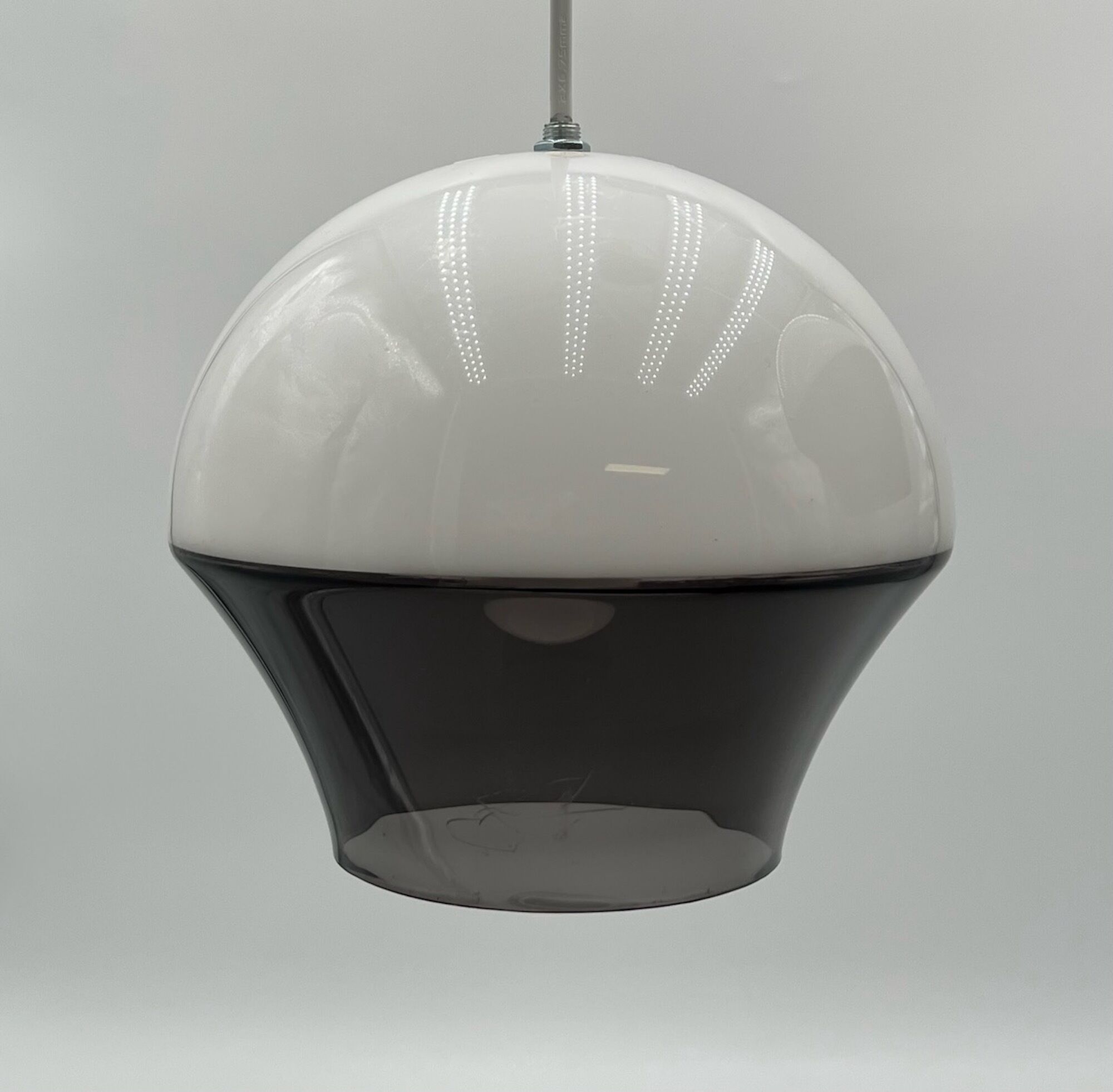 Paire de suspensions en acrylique space age Italie années 70
