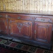 Buffet from the late 19th century with pink-brown marble in Louis XV style.