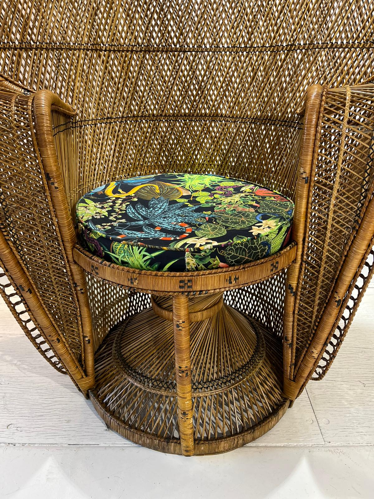 Fauteuil Emmanuelle en rotin ancien