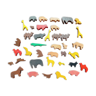 Lot of figurines - wooden animals -