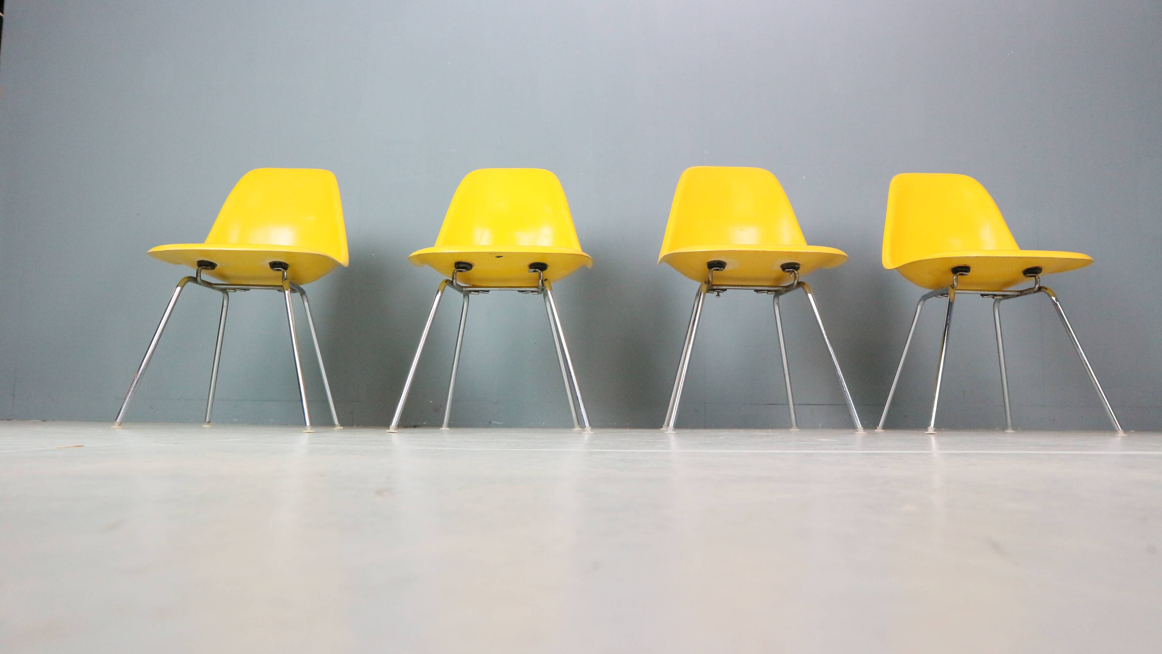 Charles & Ray Eames Set of 4 Yellow "La Fonda" Chairs for Herman Miller, 1960