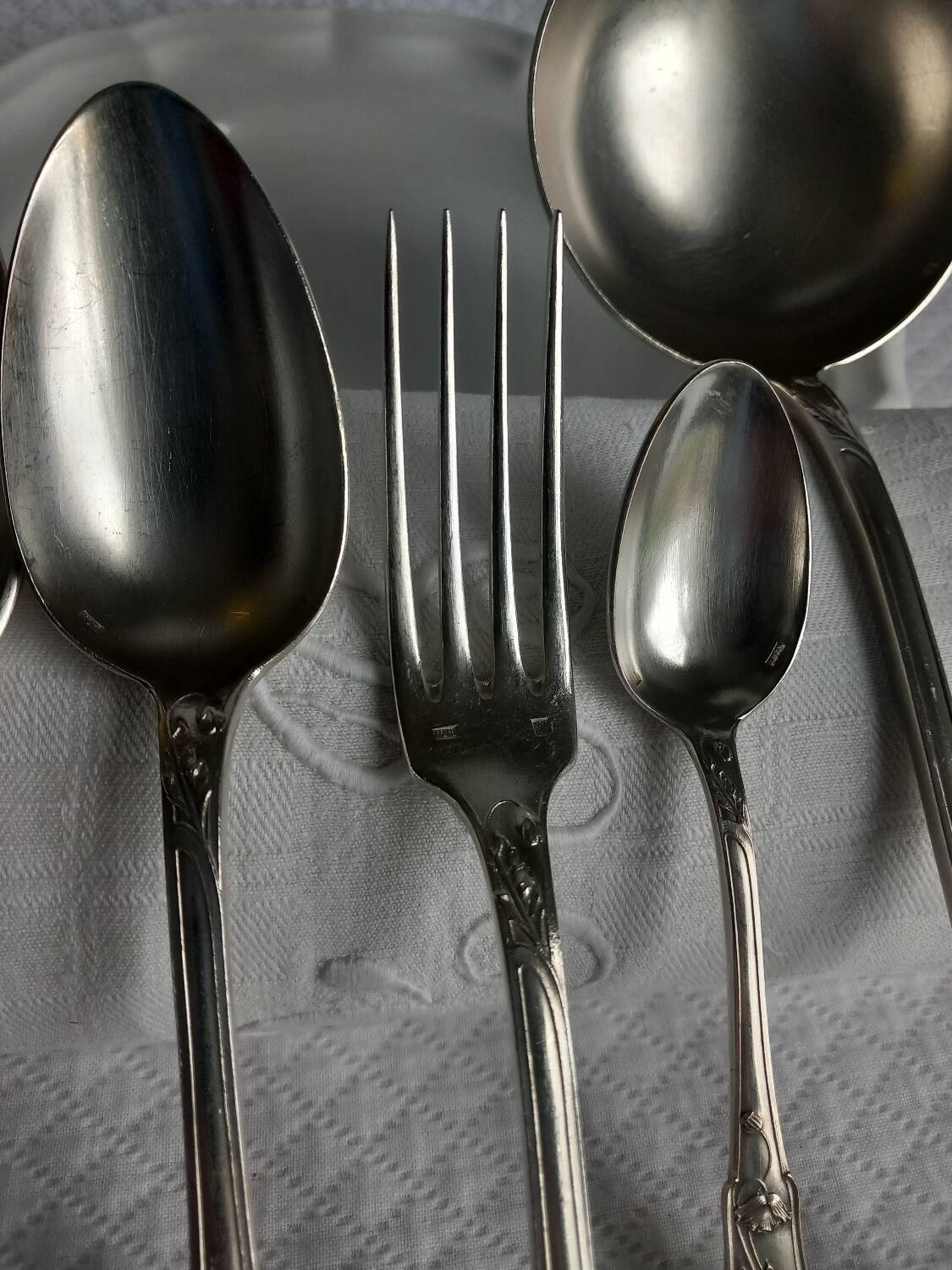 Art Nouveau cutlery set by Armand Frénais, late 19th century, silver-plated metal.