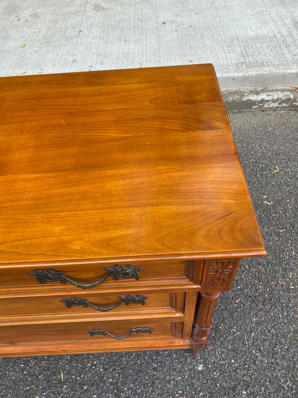 Louis XVI commode in solid cherry wood — Quality Furniture Label 1976