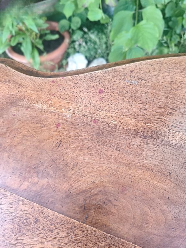Antique guéridon in Napoléon III style – Solid walnut – Scalloped top