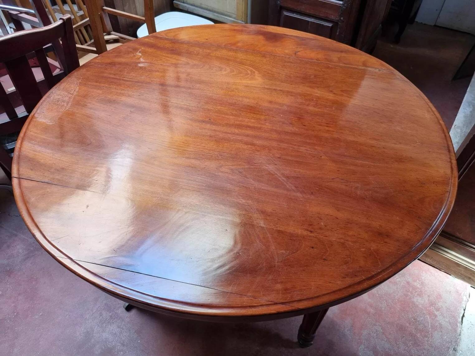Round mahogany table - Early 20th century