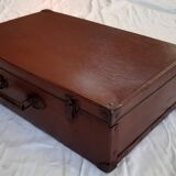 Old suitcase “Au Bon Accueil”