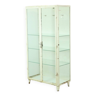 Ancienne armoire à pharmacie en métal Armoire à pharmacie en verre Industrielle des années 1970