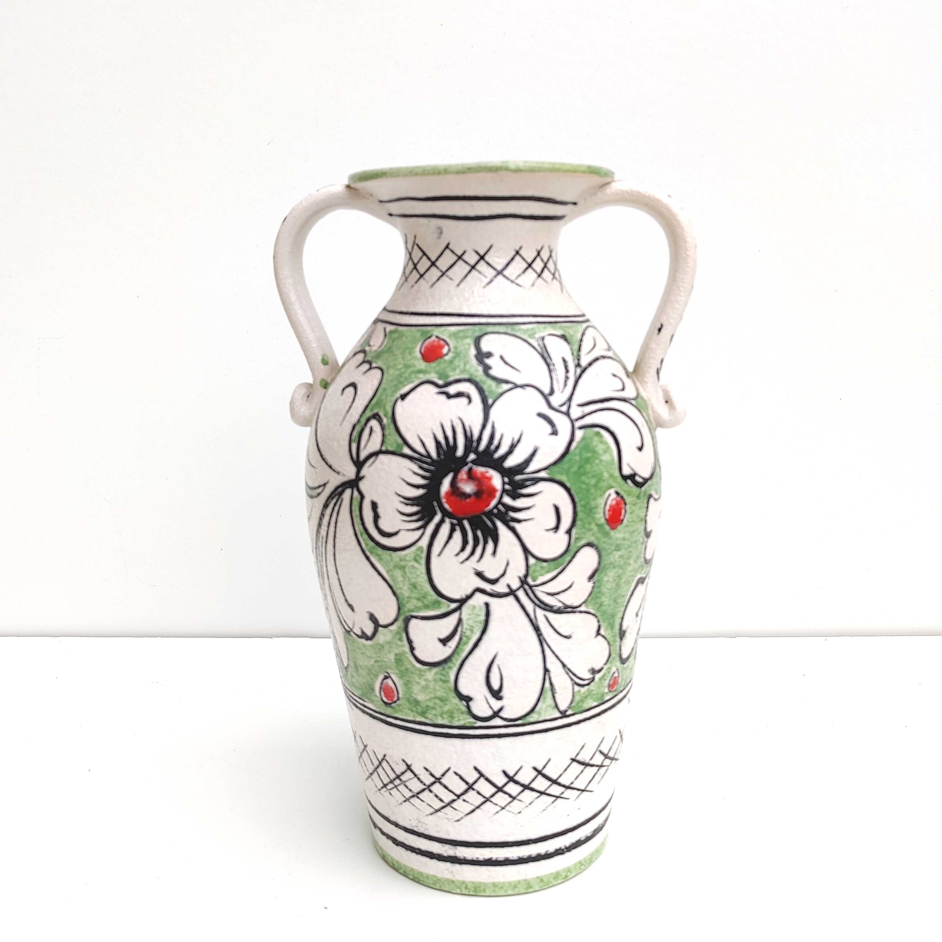Ceramic vase floral decoration