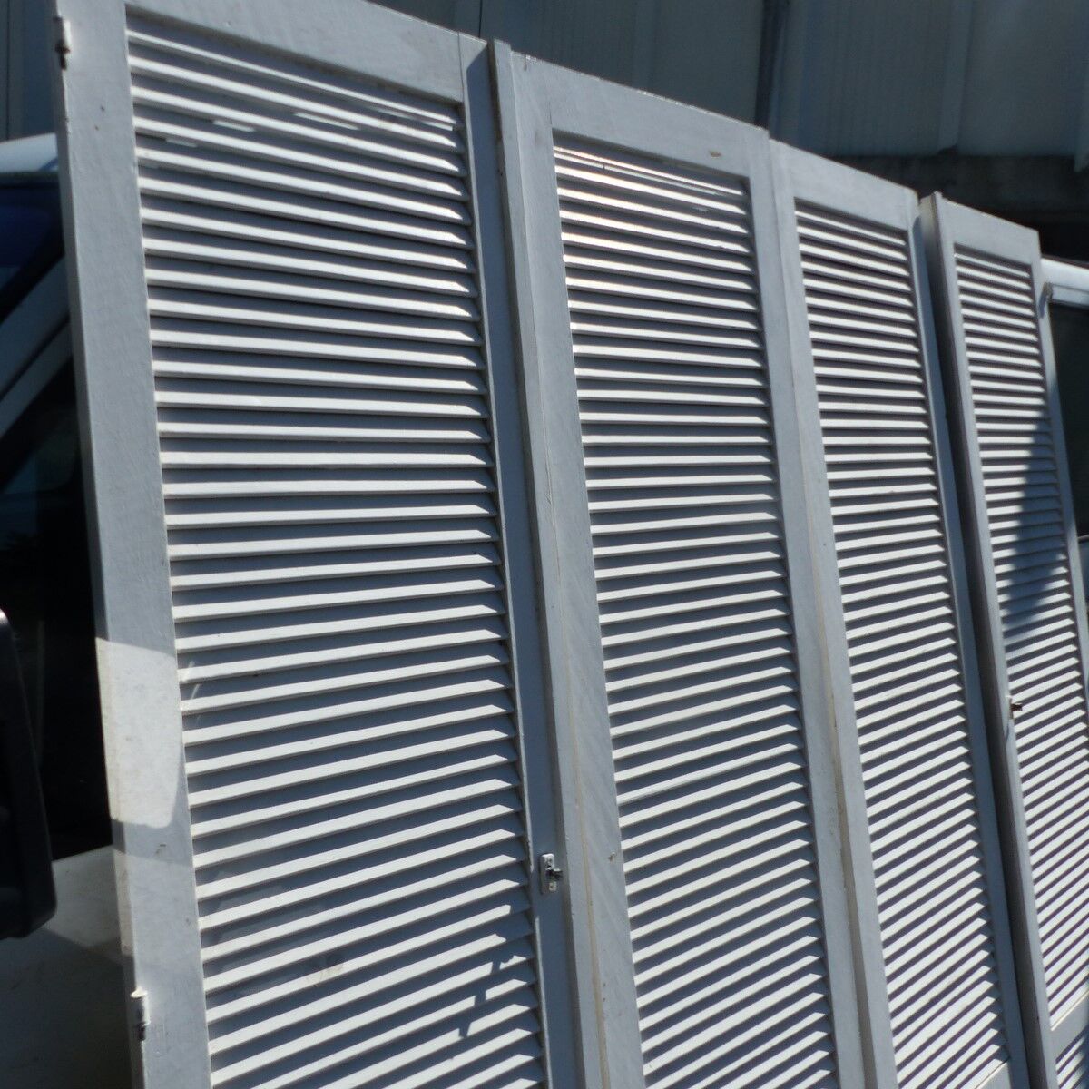 Suite of 4 wooden shutters