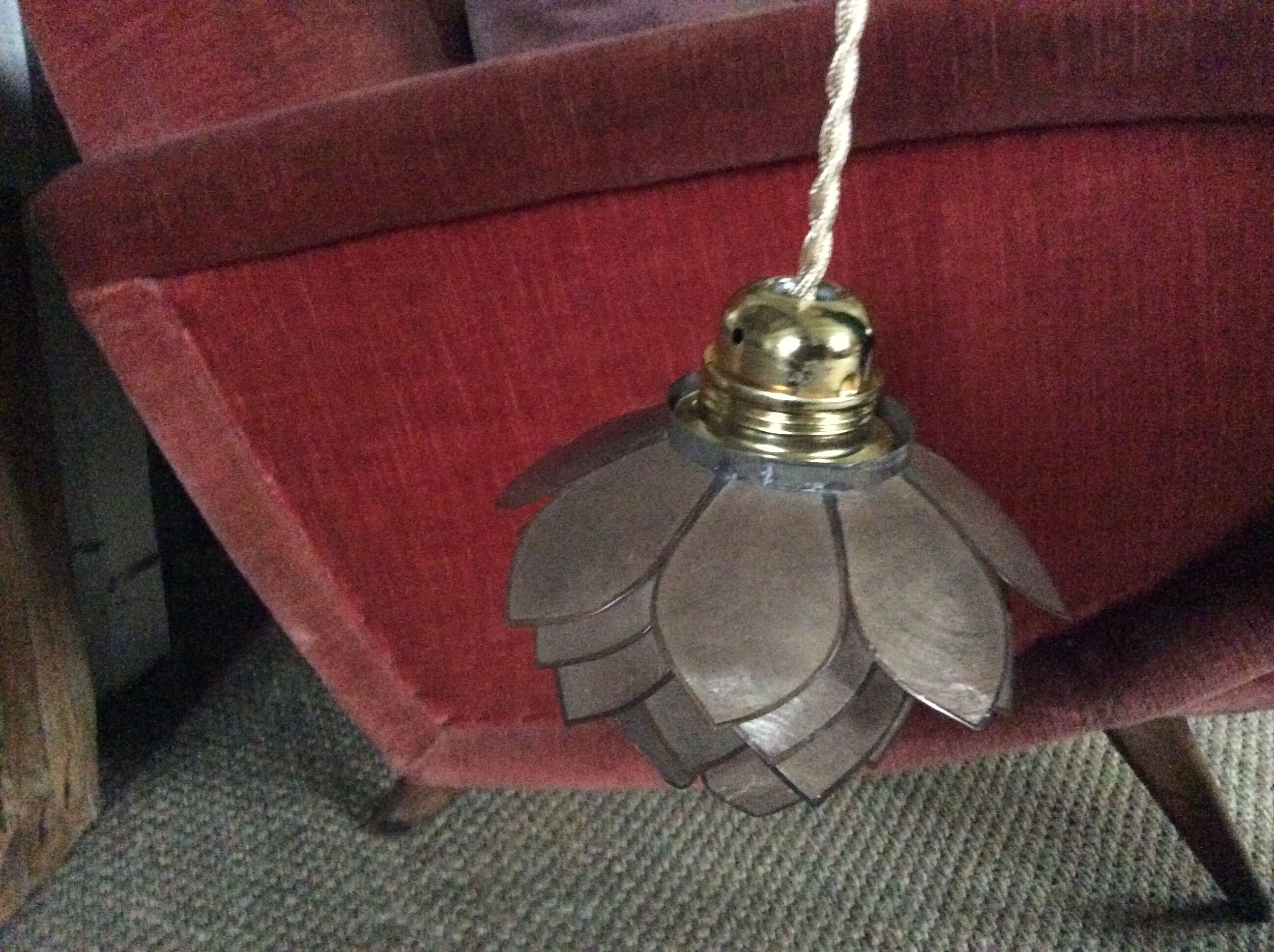 Mother-of-pearl suspension