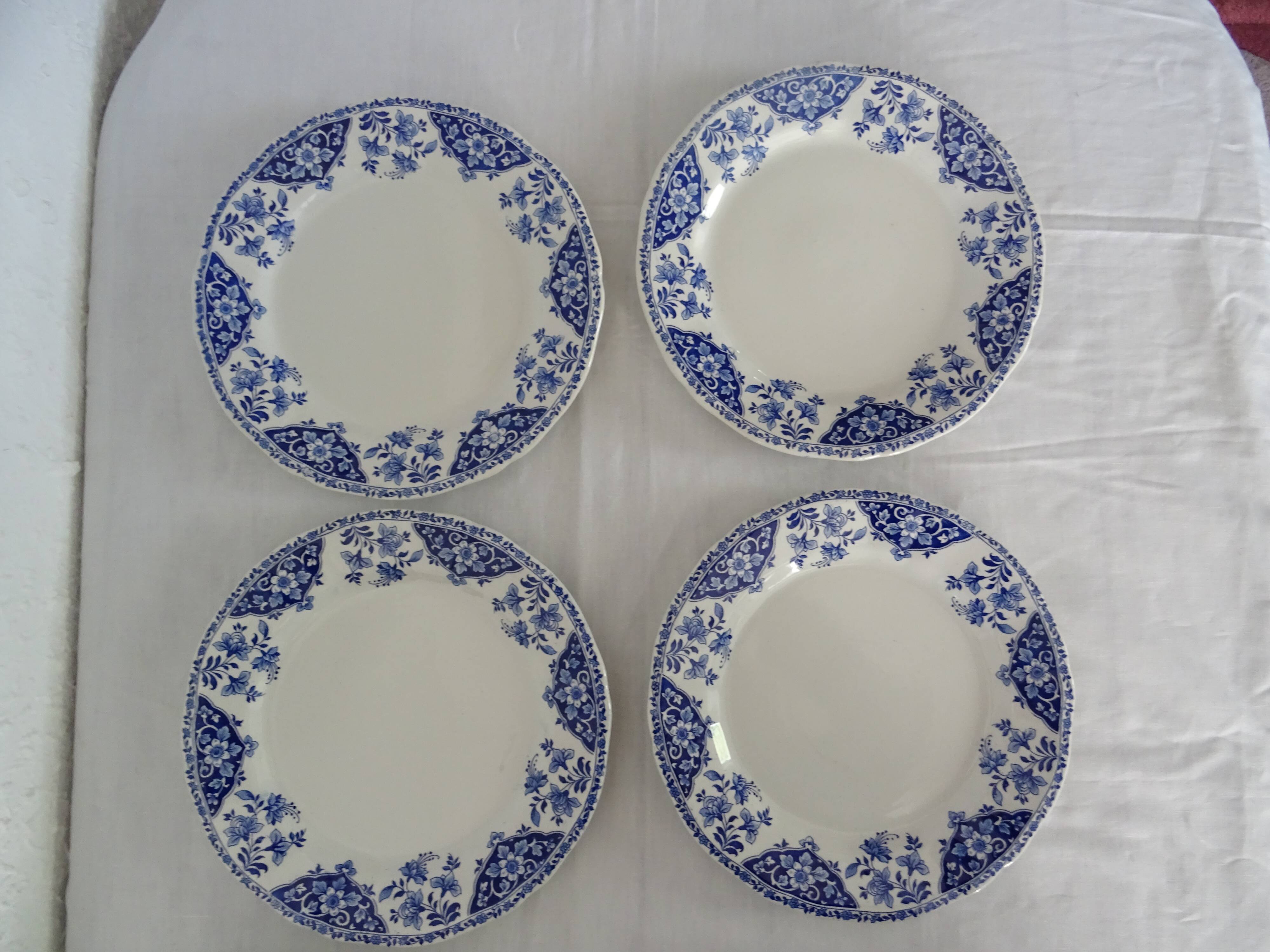 8 plates 160223 gien blue flowers 4 flat & 4 hollow