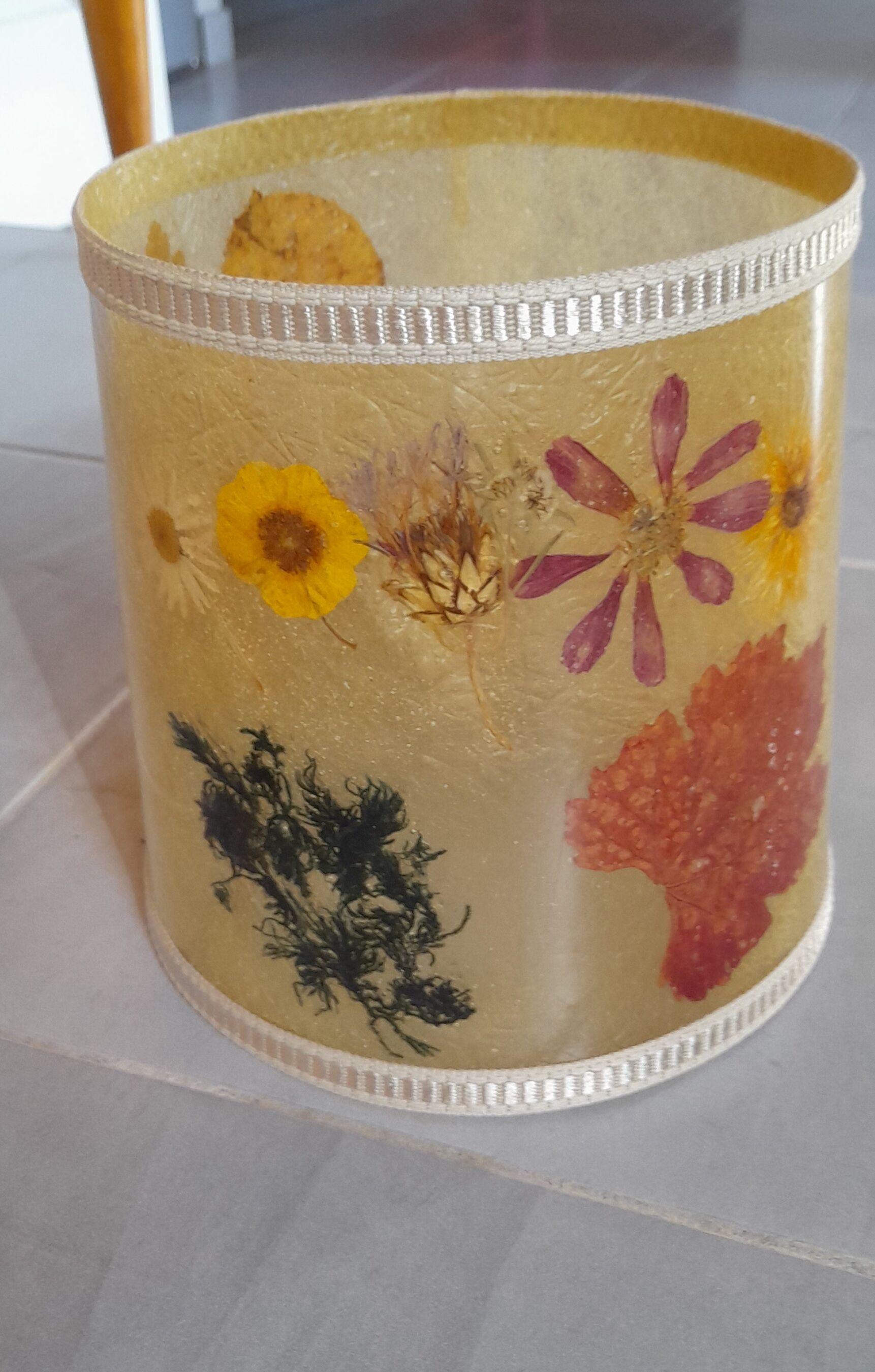 Abat jour en résine inclusions florales 70s
