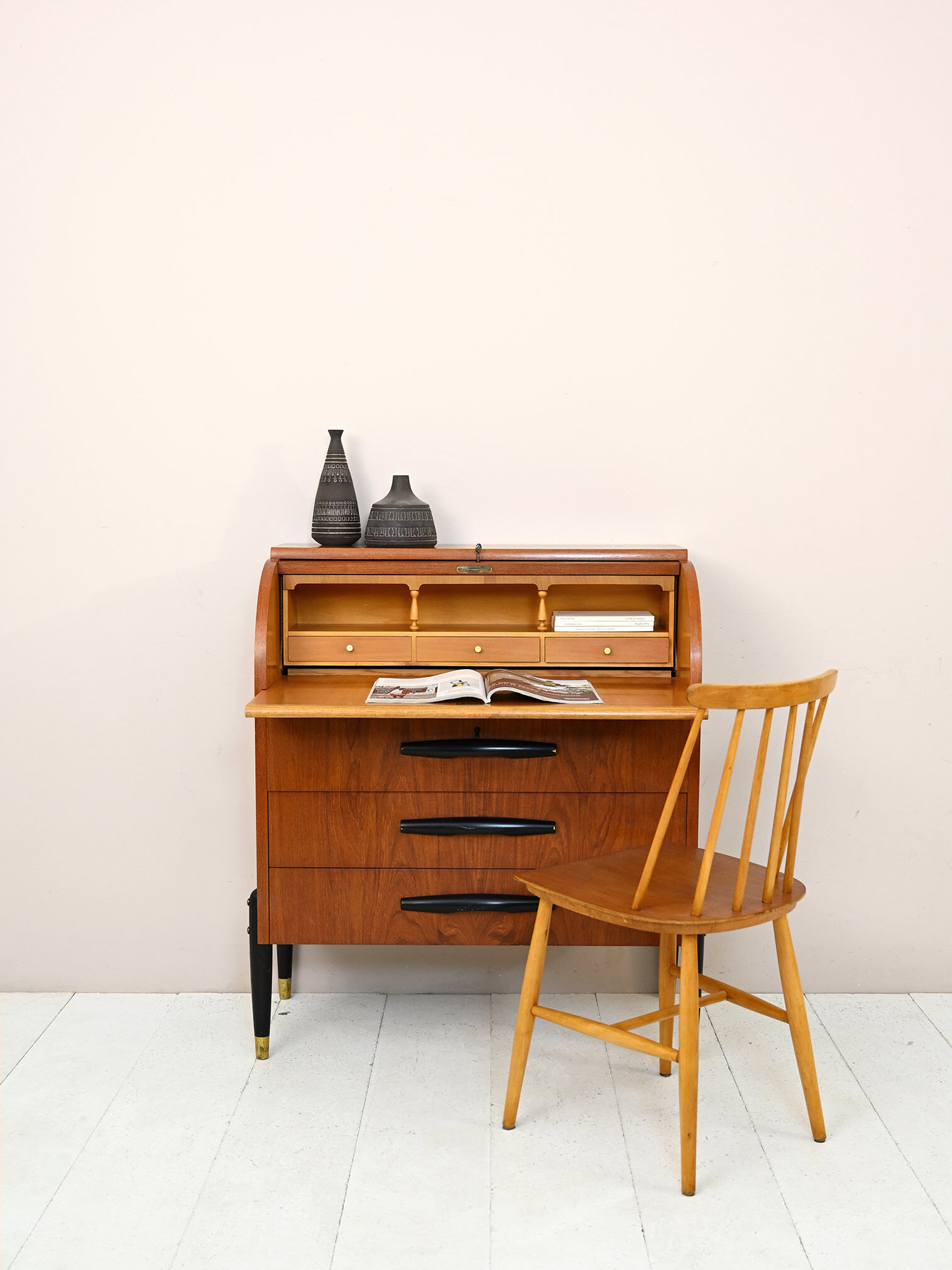 Chest of drawers secretary