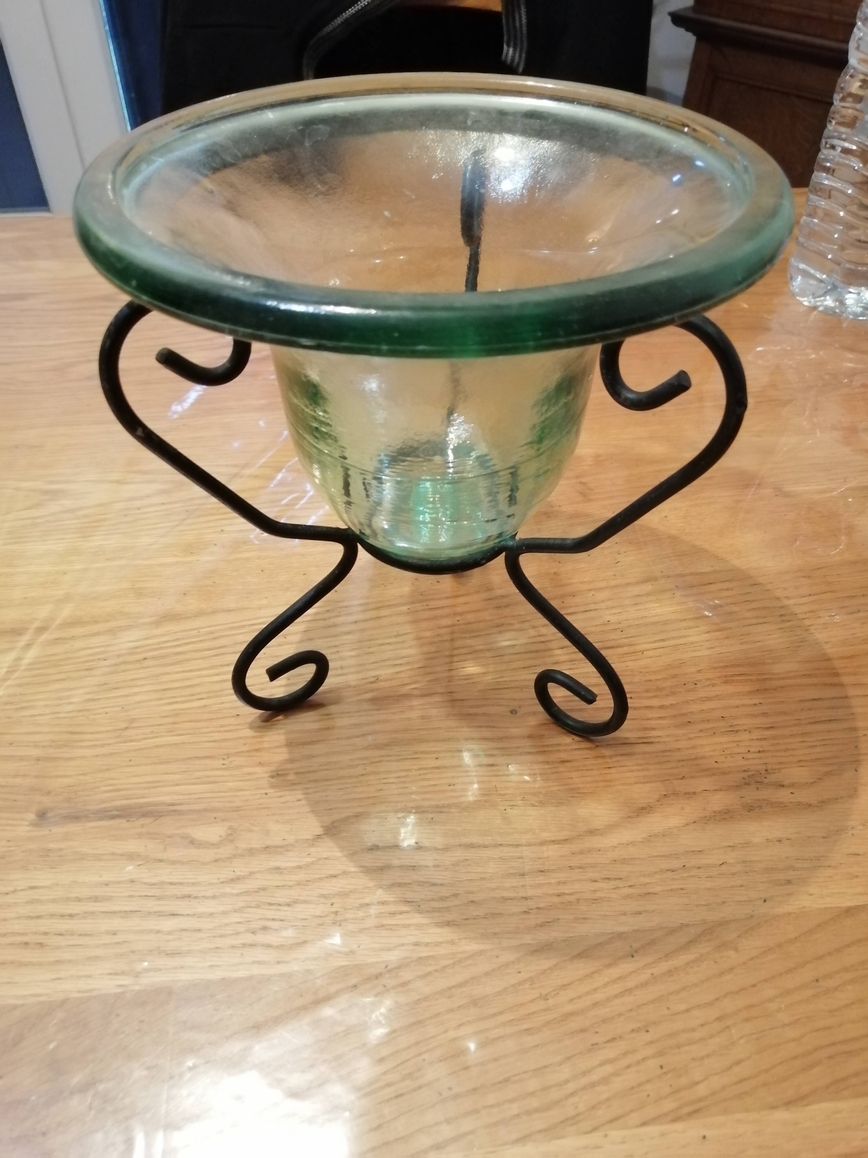 Vase en verre sur pieds fer forgé vintage