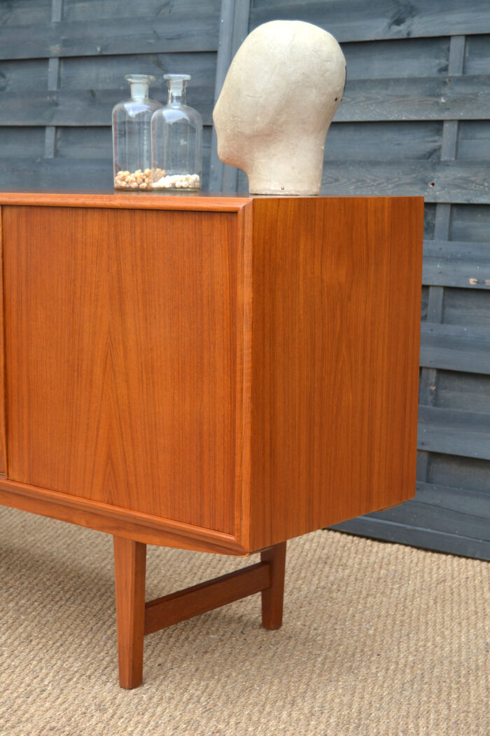 Danish sideboard to sliding doors * 165 cm