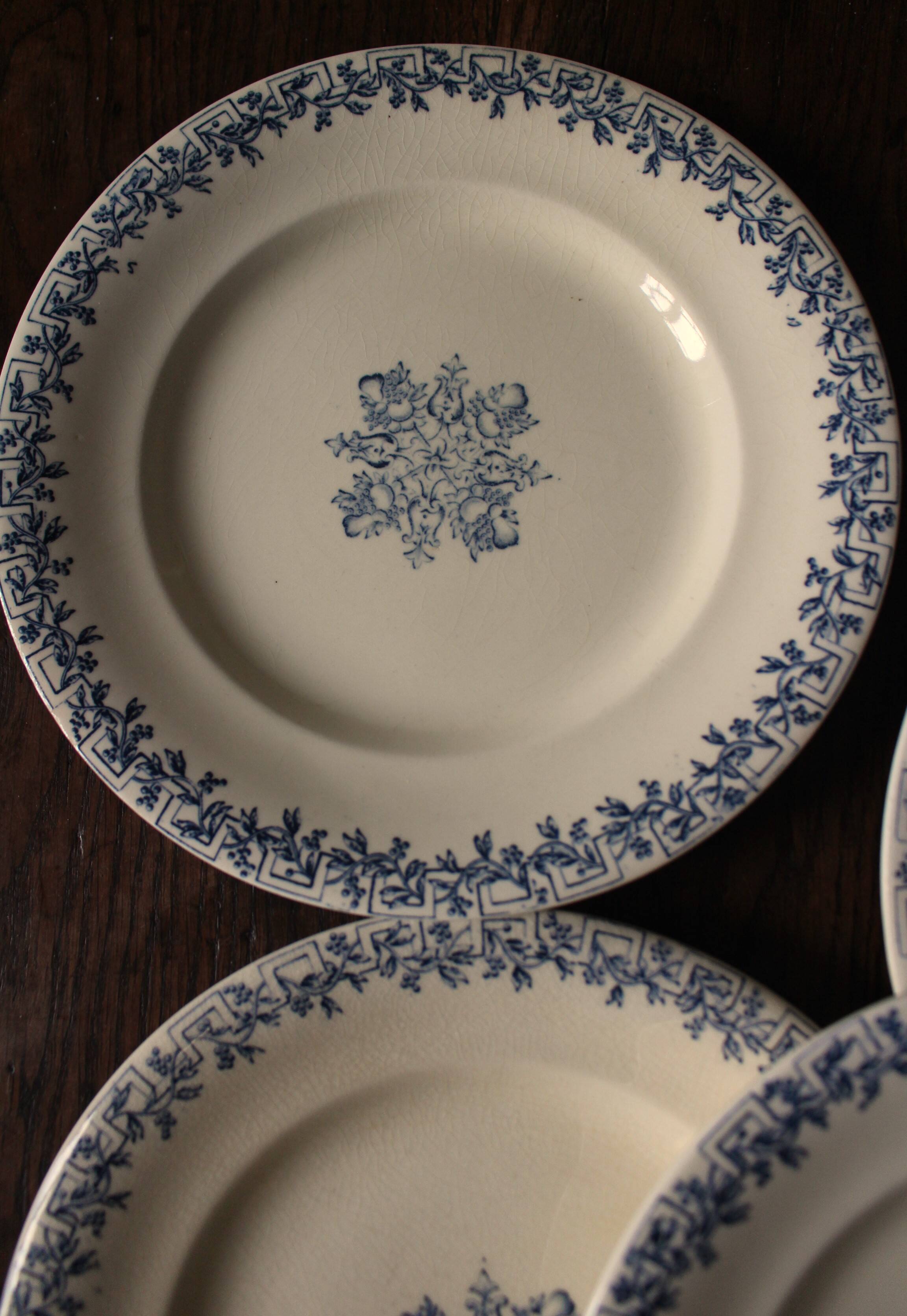 A set of 6 flat plates Terre de Fer blue Clairefontaine Grec