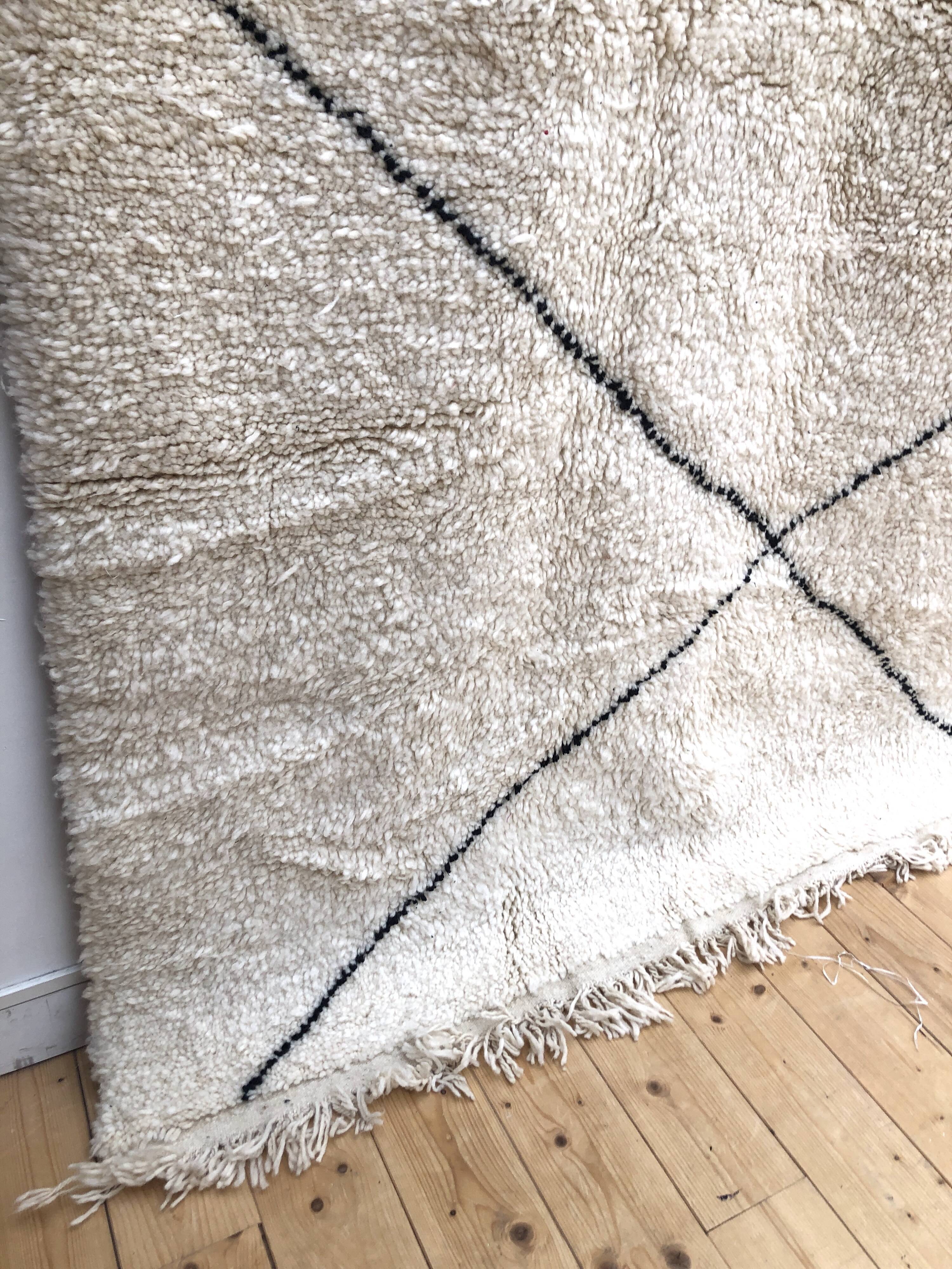 Tapis berbère beni ouarain à losanges noirs 273x165cm