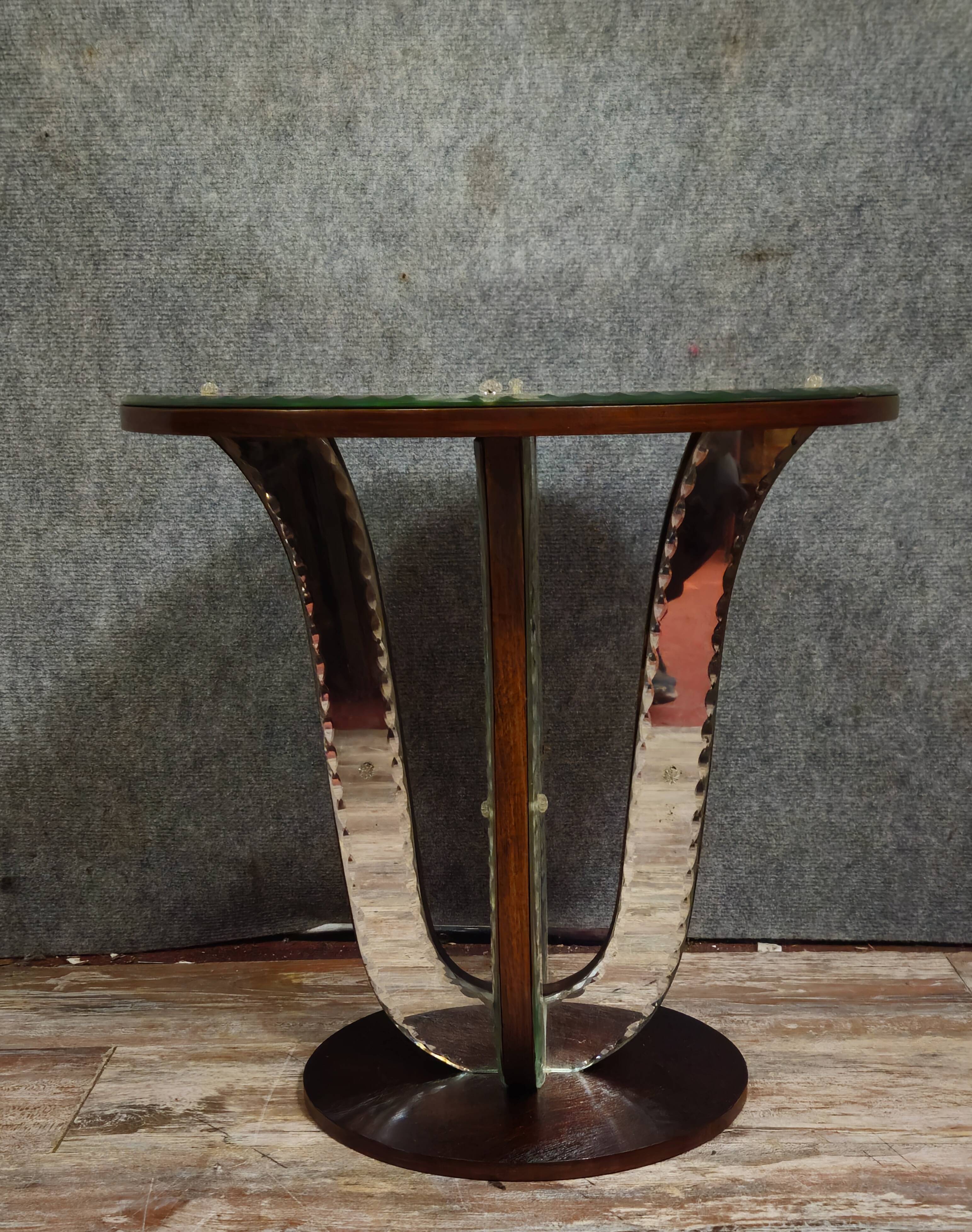 Art Deco guéridon resting on a central base made of stained wood.