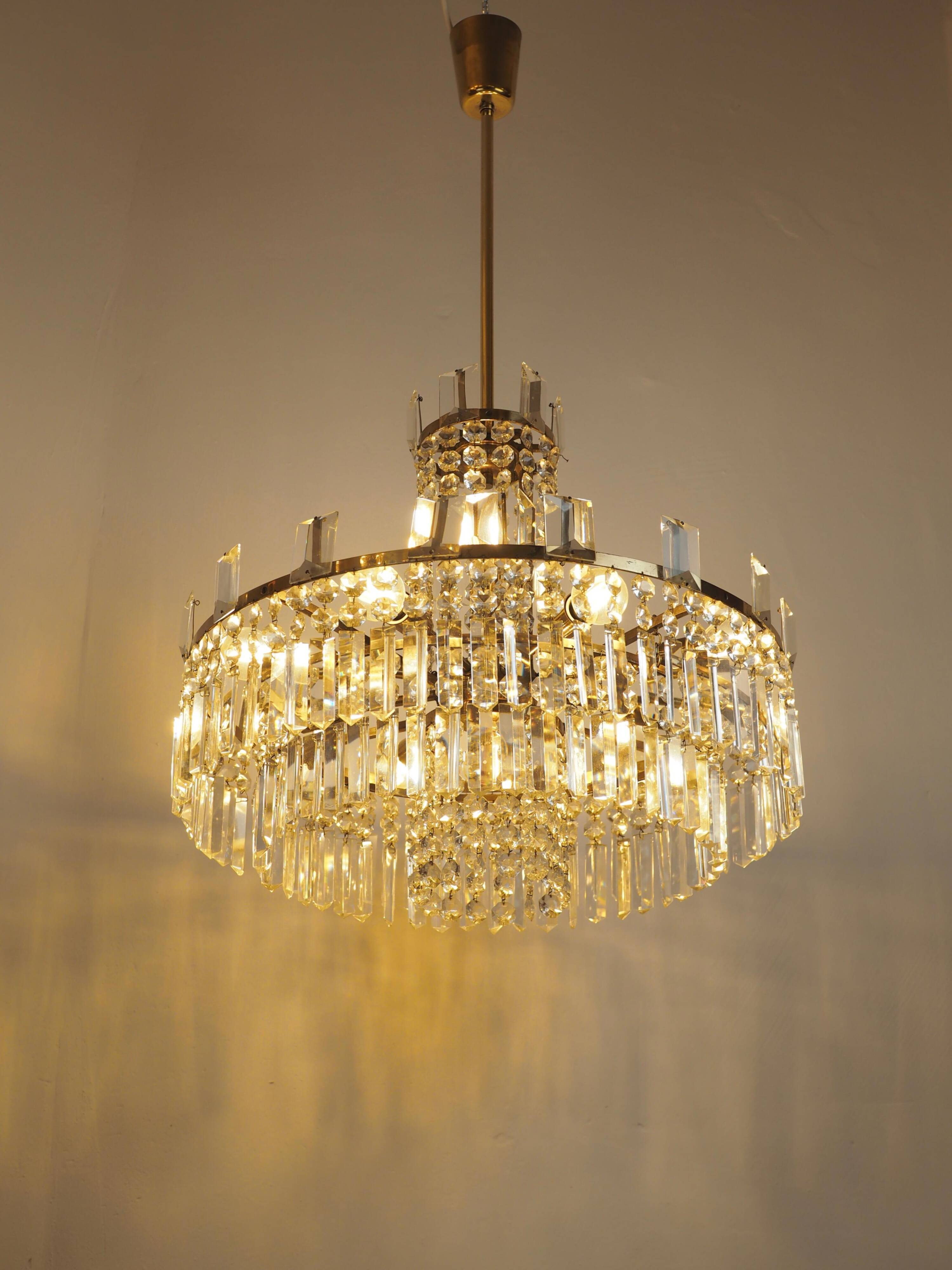 Mid-century crystal chandelier "Model F 518" by Bakalowits & Söhne
