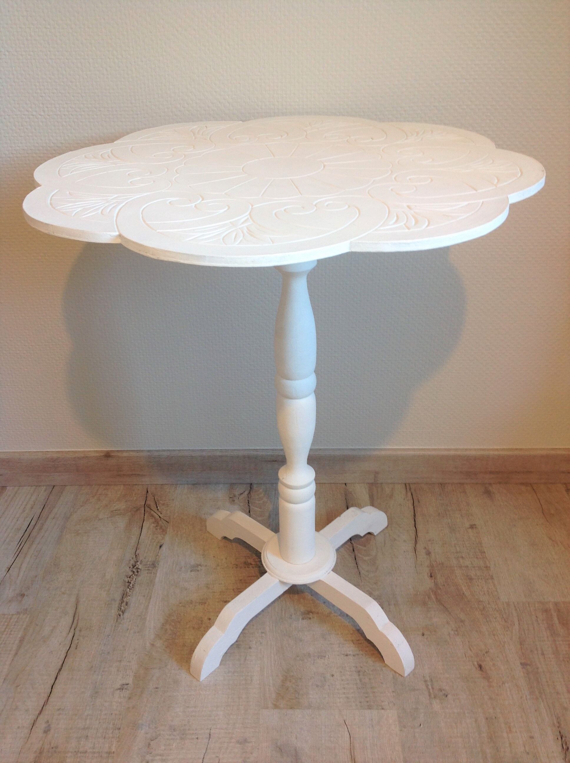 White side table in painted wood and decorated top