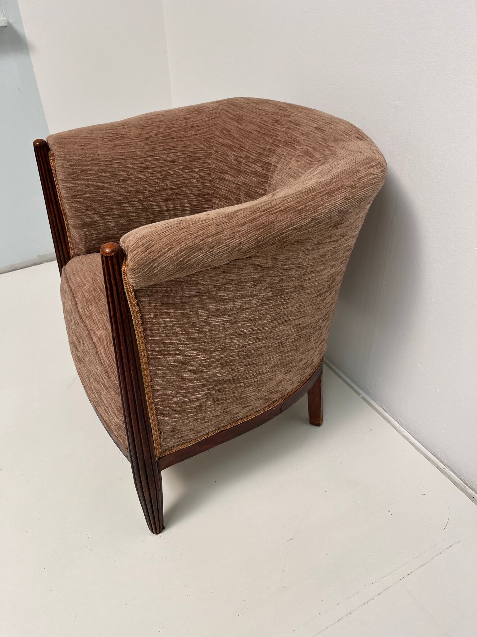 Armchair in the shape of a barrel 20-30s