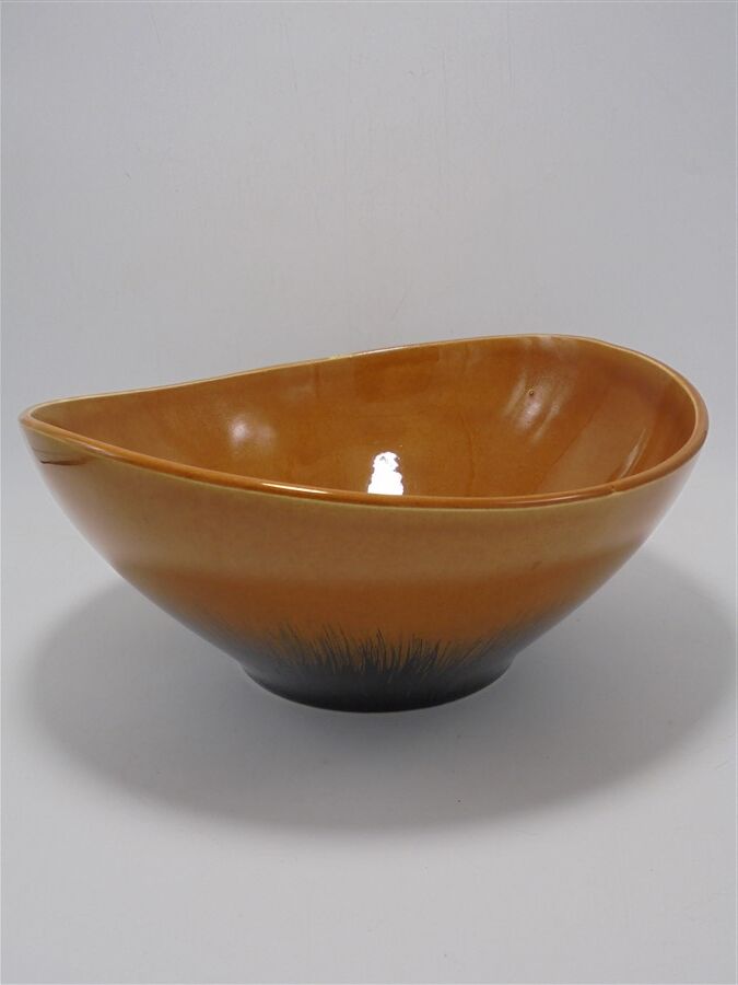 Accolay salad bowl and sauce boat