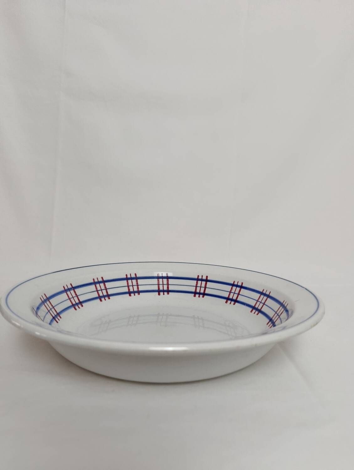 Large deep dish / Vegetable dish Sarreguemines Poitou