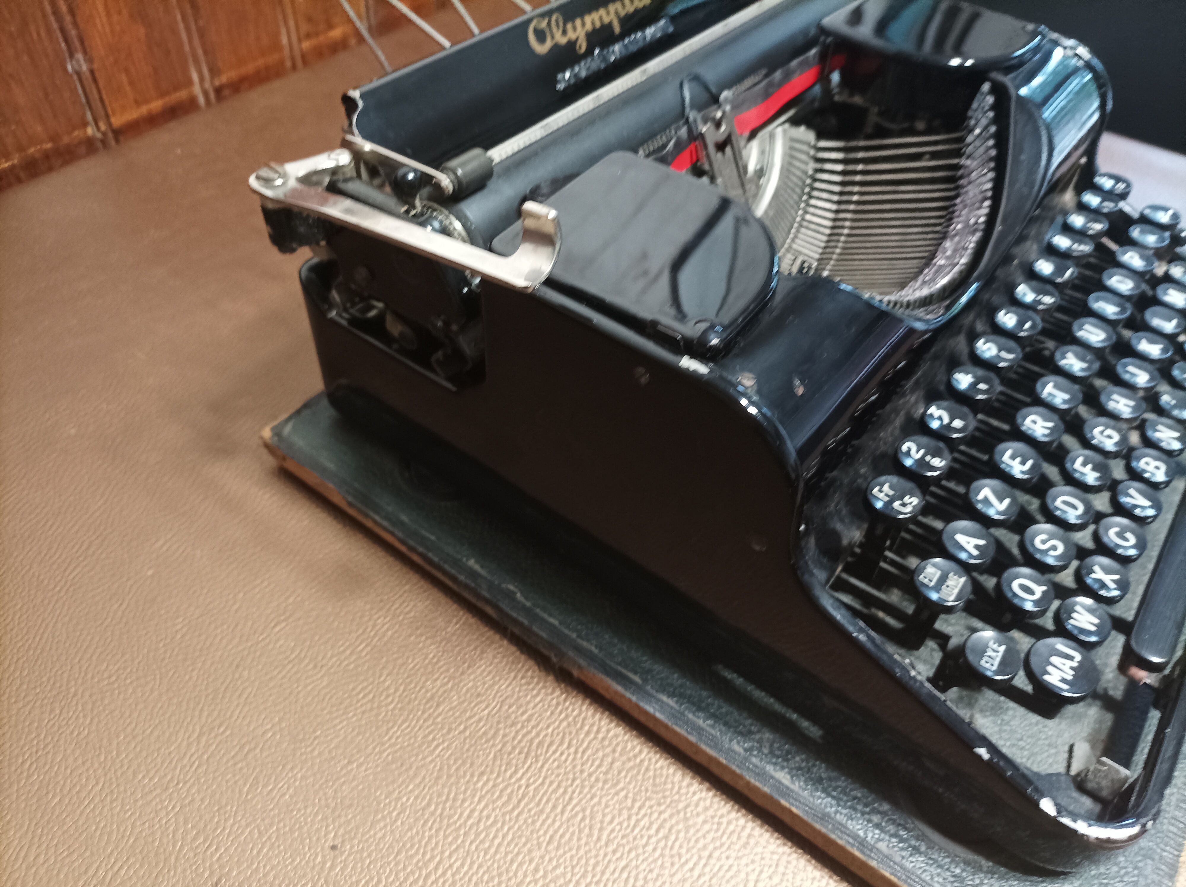 Olympia Progress typewriter 30s
