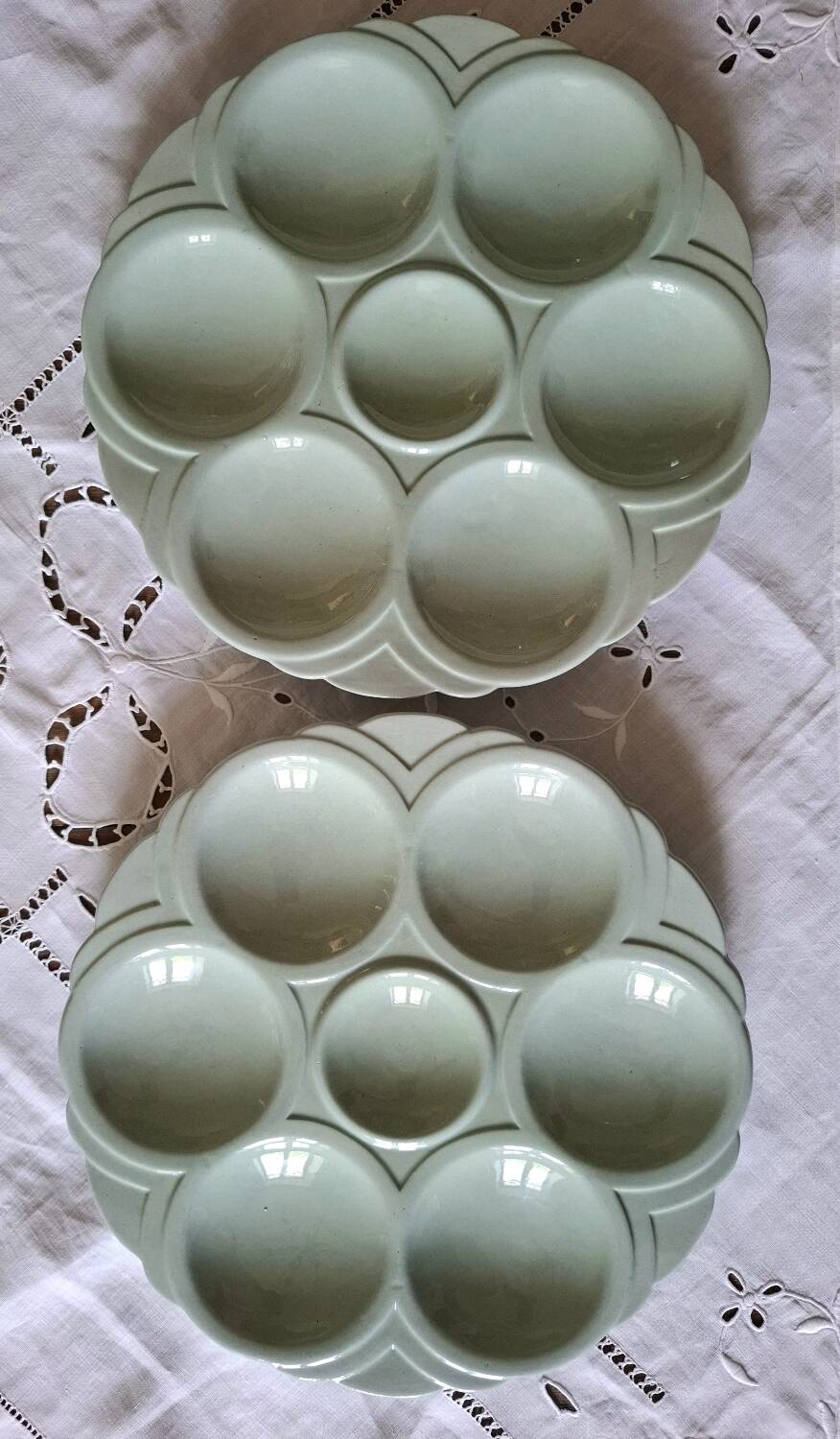 Assiettes à huîtres anciennes en faïence