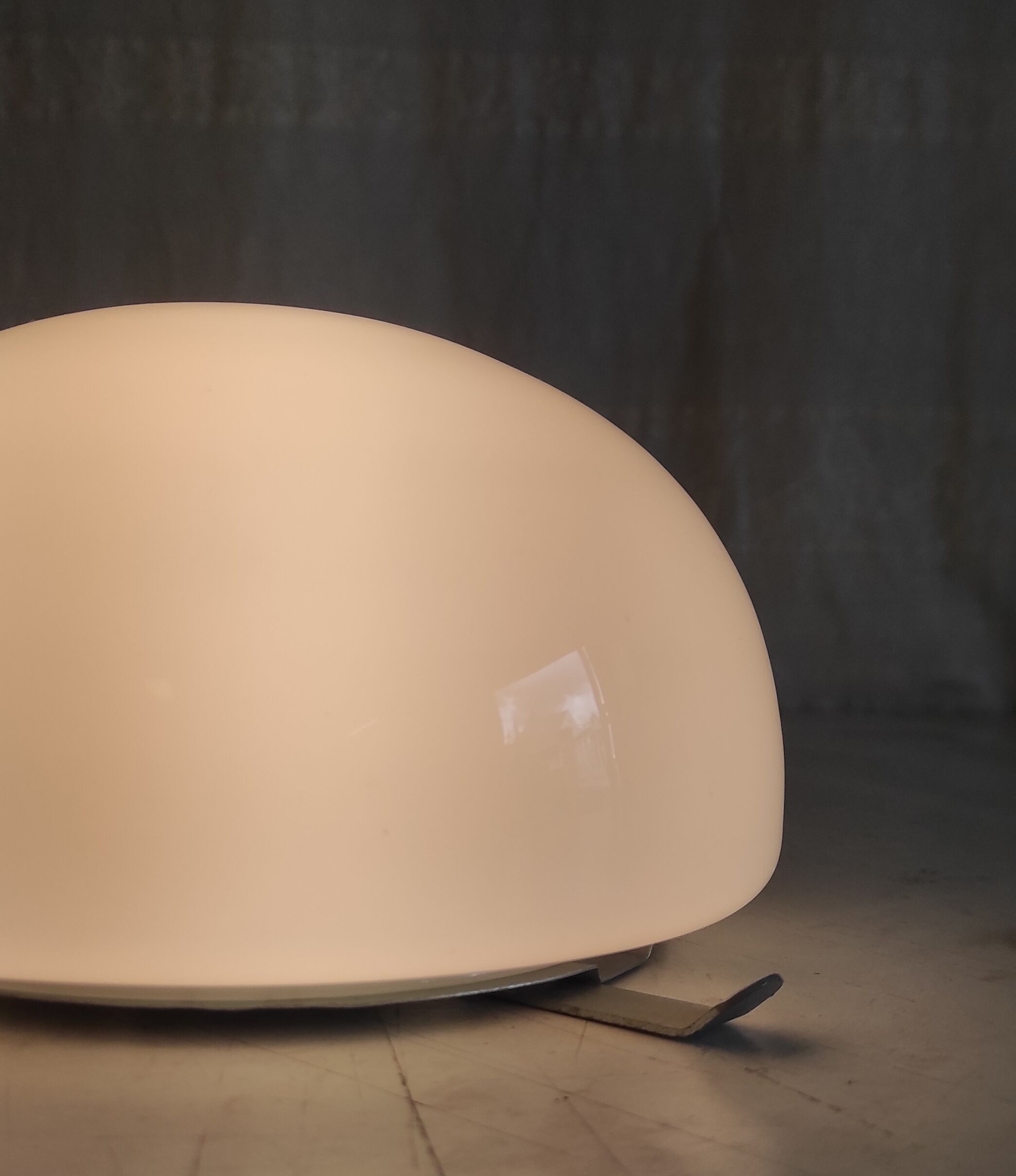 Plafonnier, applique globe opaline - mid. XXeme