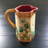 Onnaing dabbling pitcher