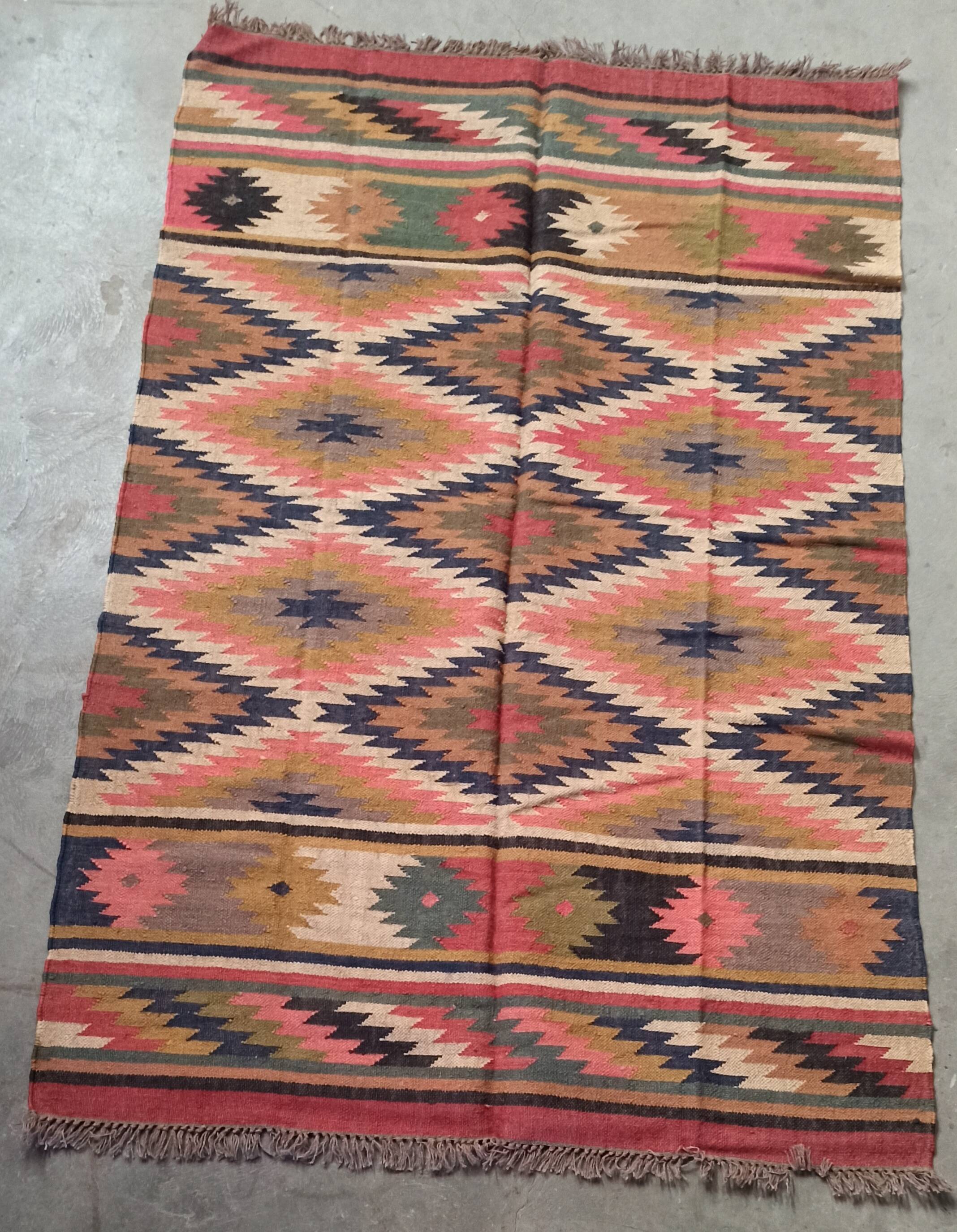 Kilim rug in jute and cotton. 160cm x 250cm