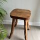 Tabouret tripode en bois