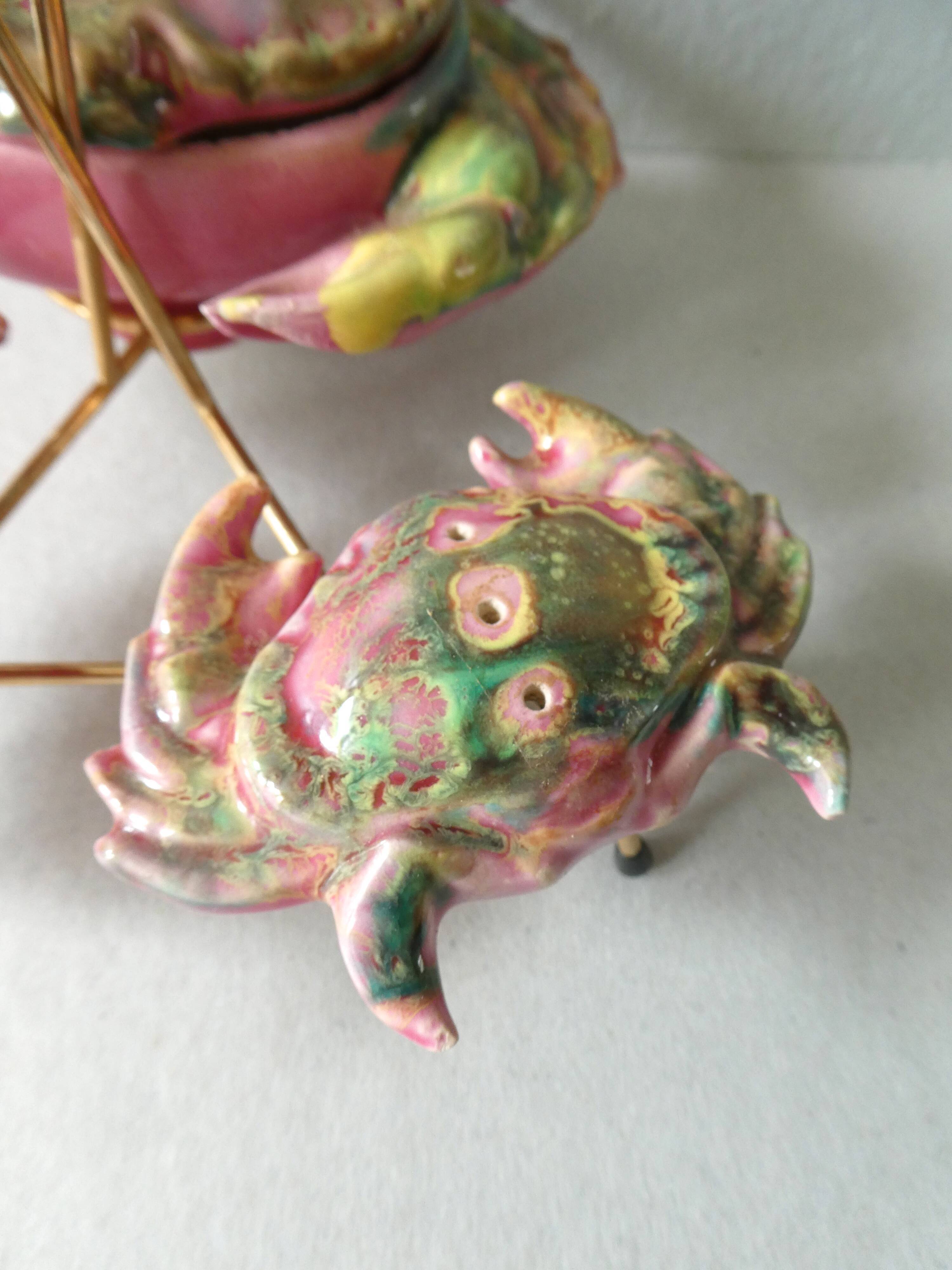 Set salt shaker, pepper and mustard maker, dabbling, crabs