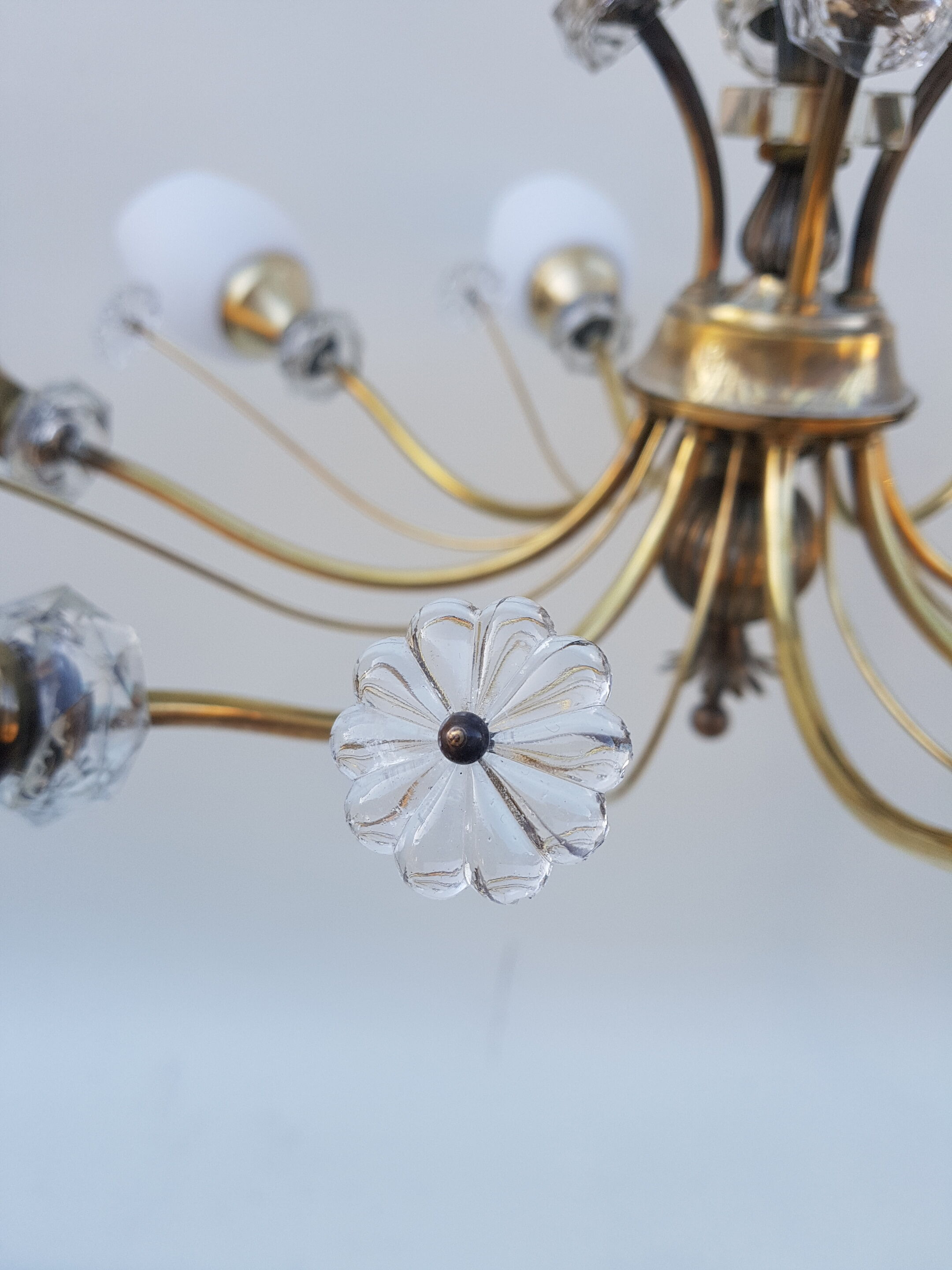 Brass chandelier with 12 fires, 60