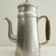 Cafetière ancienne en aluminium