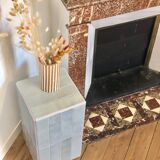Ceramic tile column