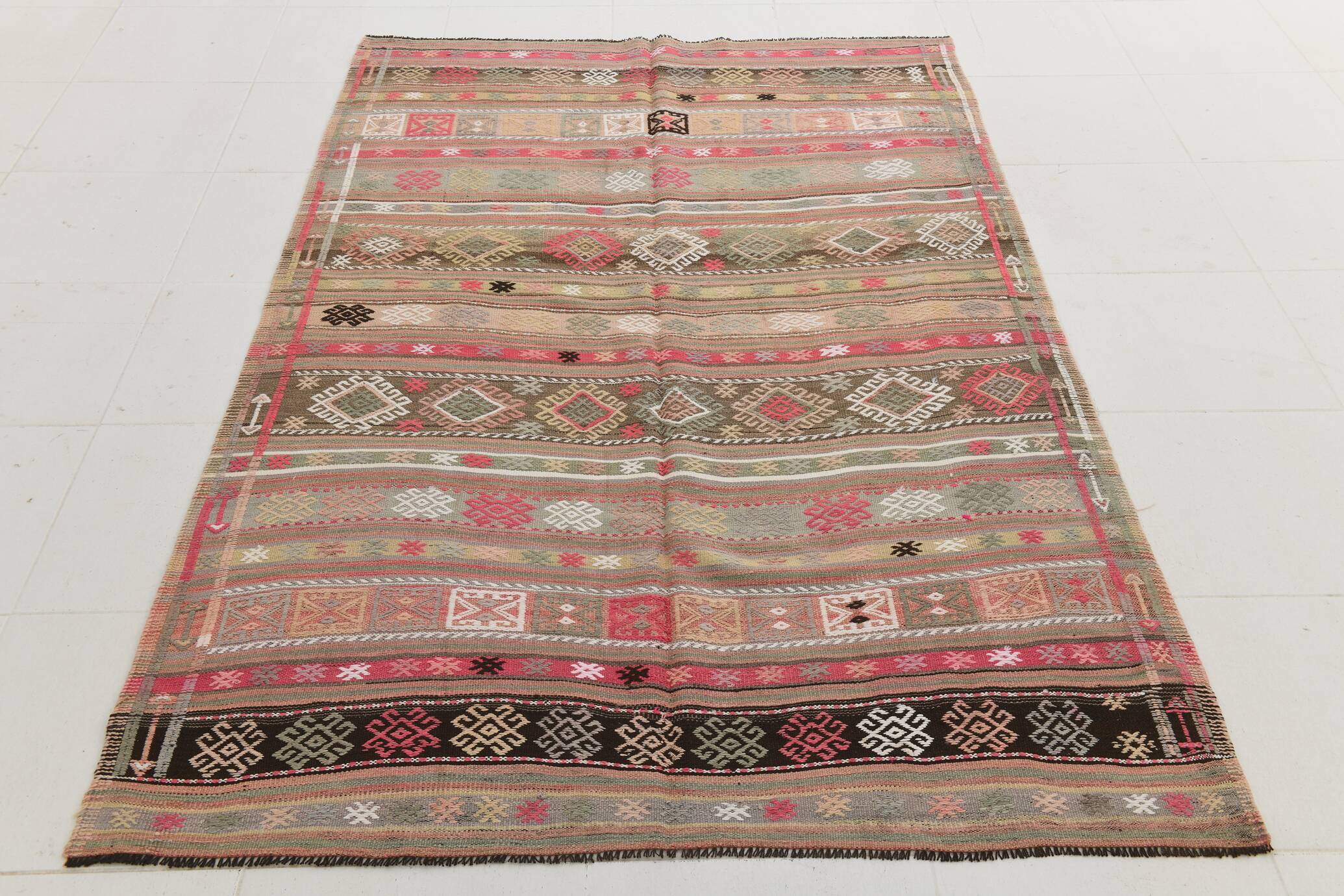 Tapis kilim ancien pastel, teintes délavées rose & vert, charme bohème,