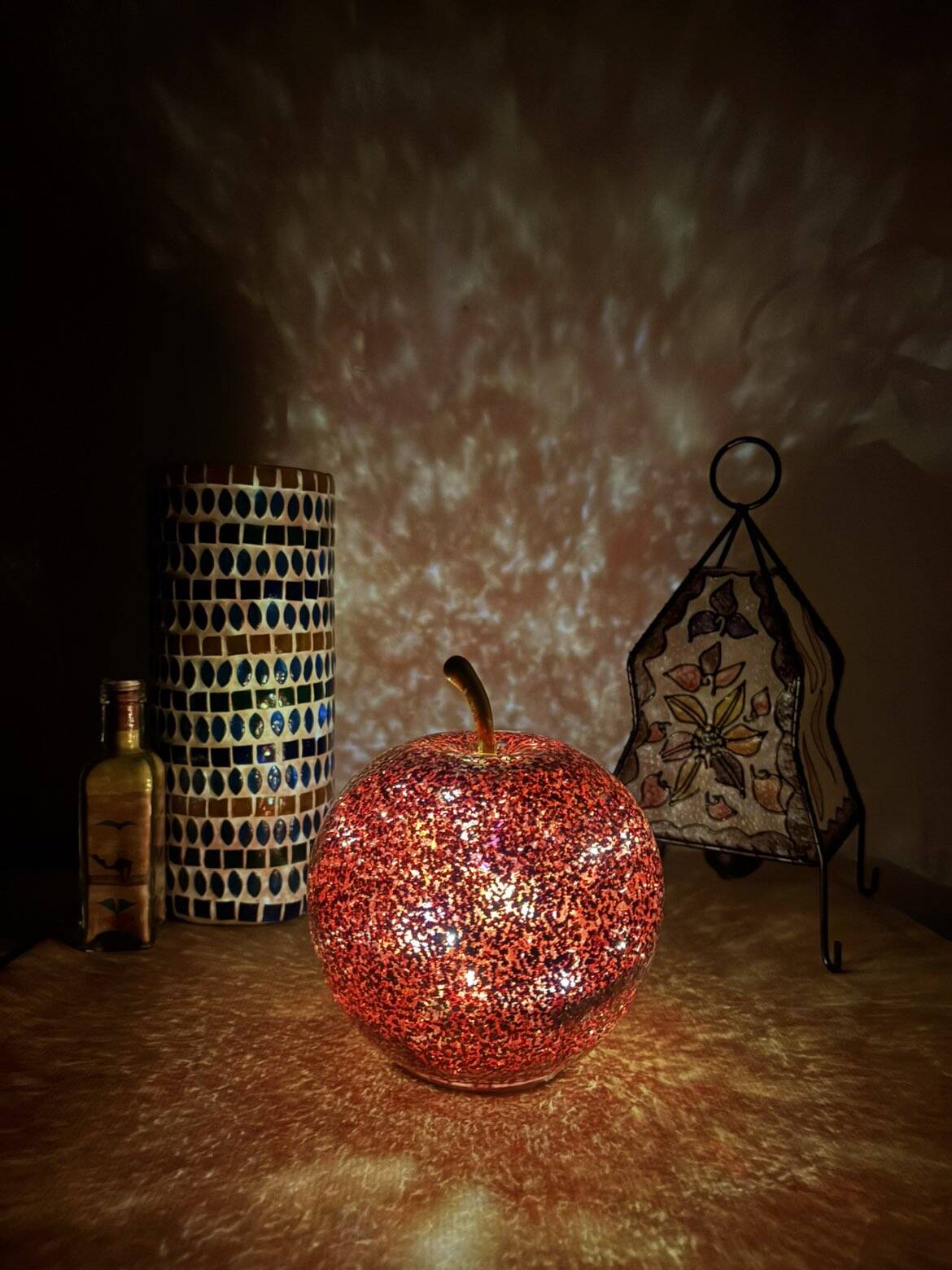 Red & pink glitter glass apple lamp – vintage