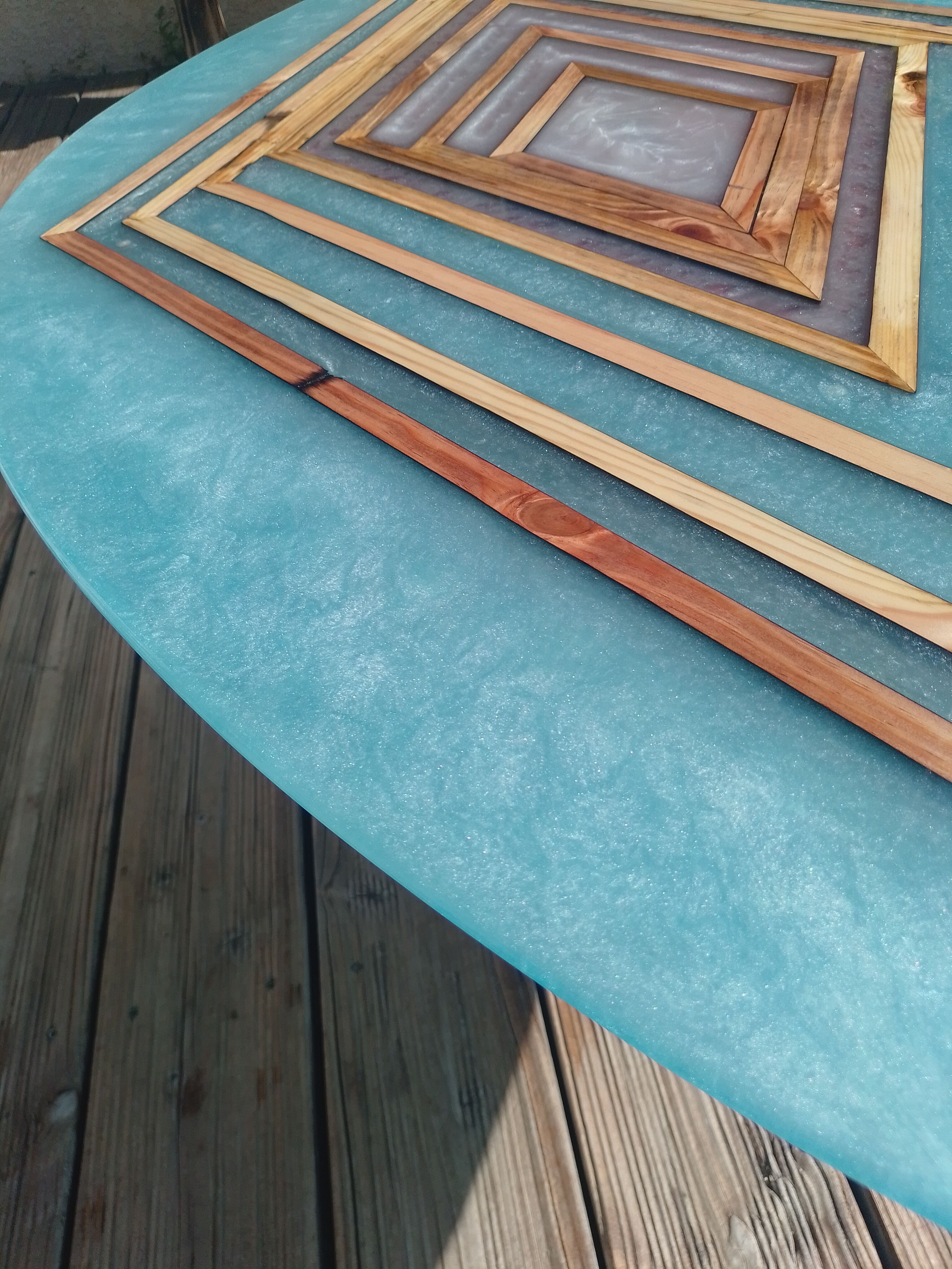 Table basse resine époxy bois artisanale de RKA conception