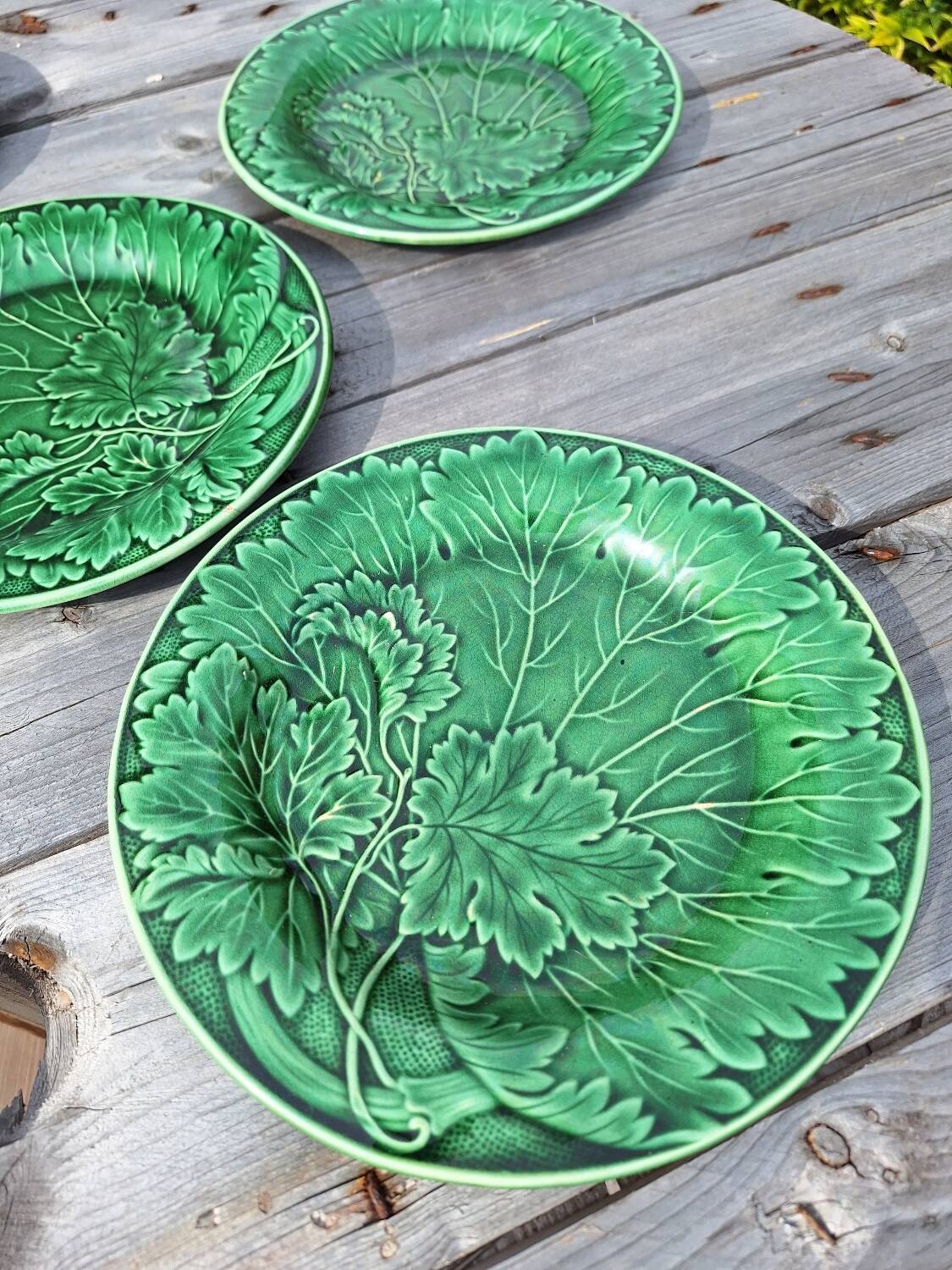6 green slip plates