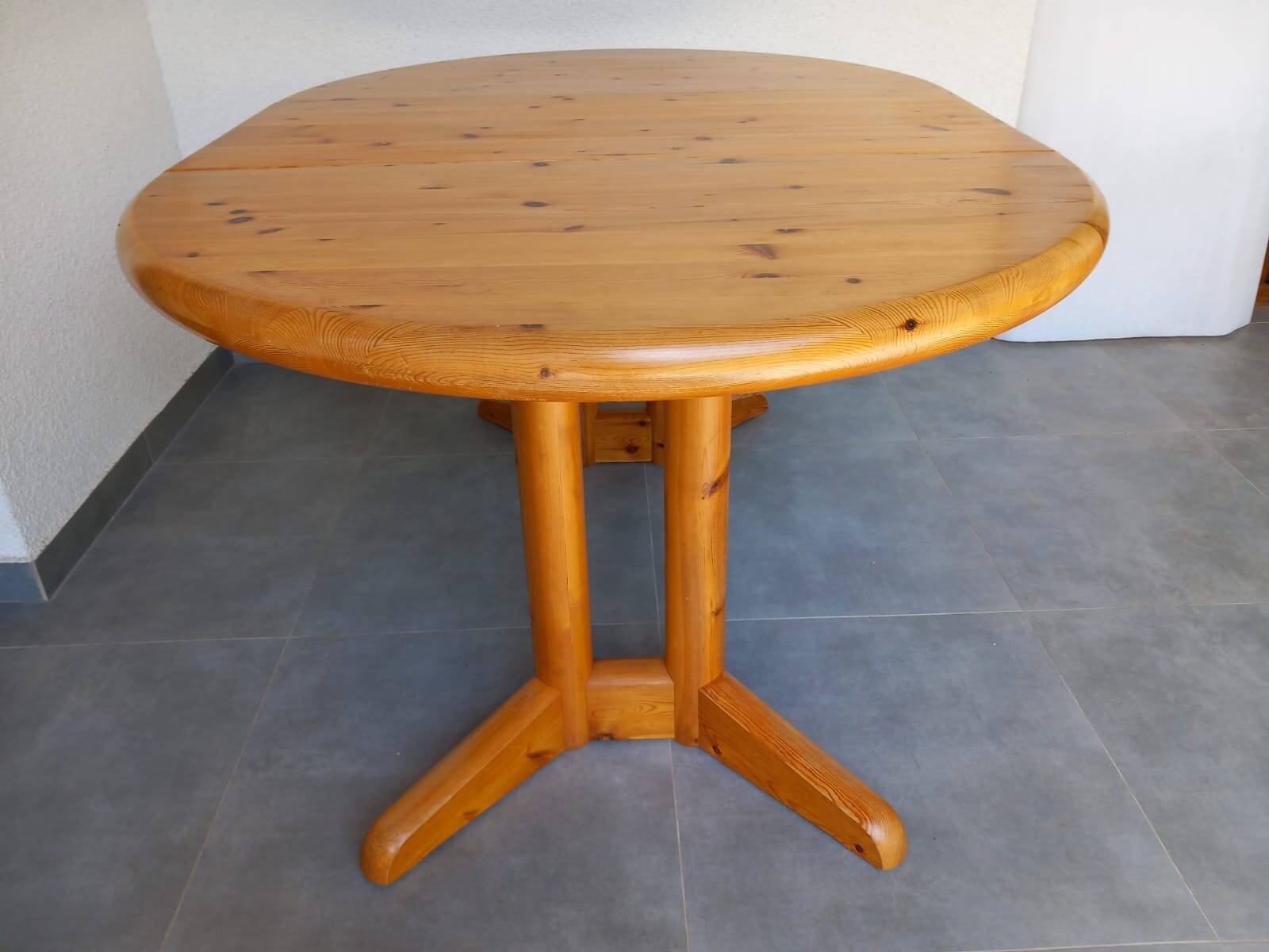 Round pine table, Denmark, 1980s