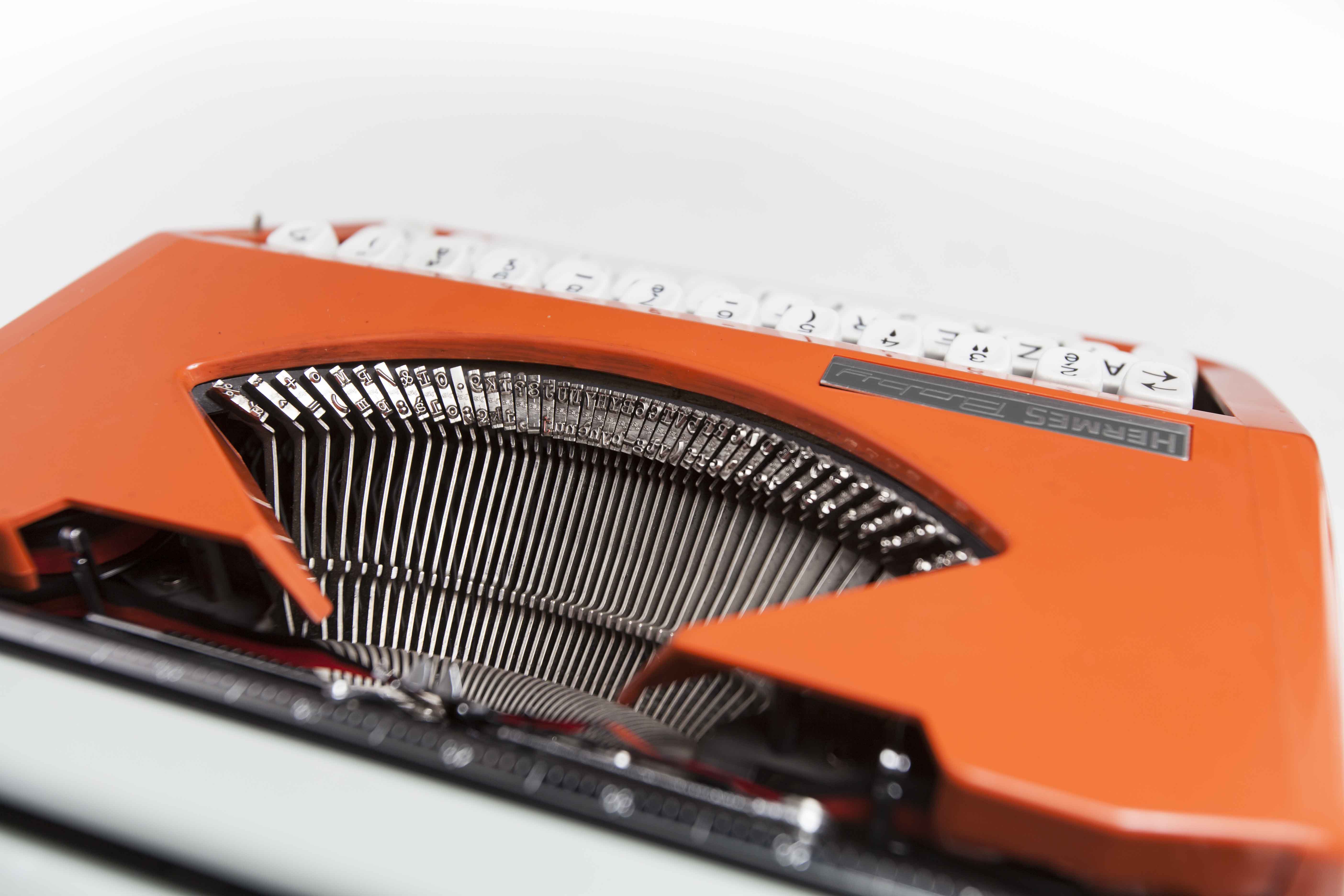 Hermès Baby 1972 new ribbon typewriter