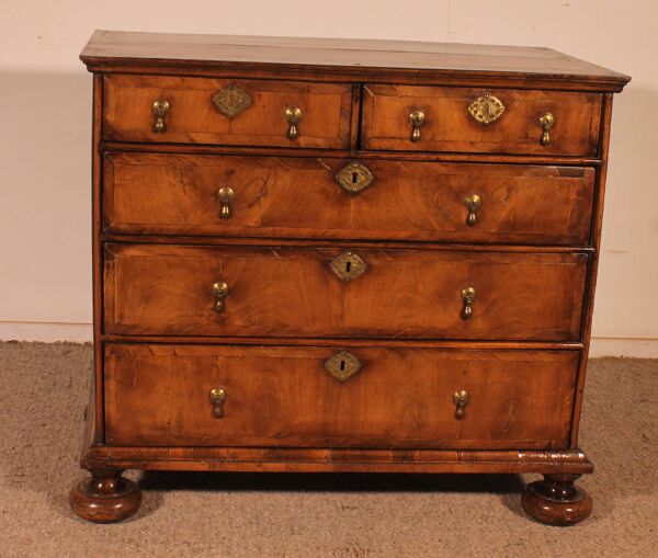 commode William and Mary en noyer du 17° siècle