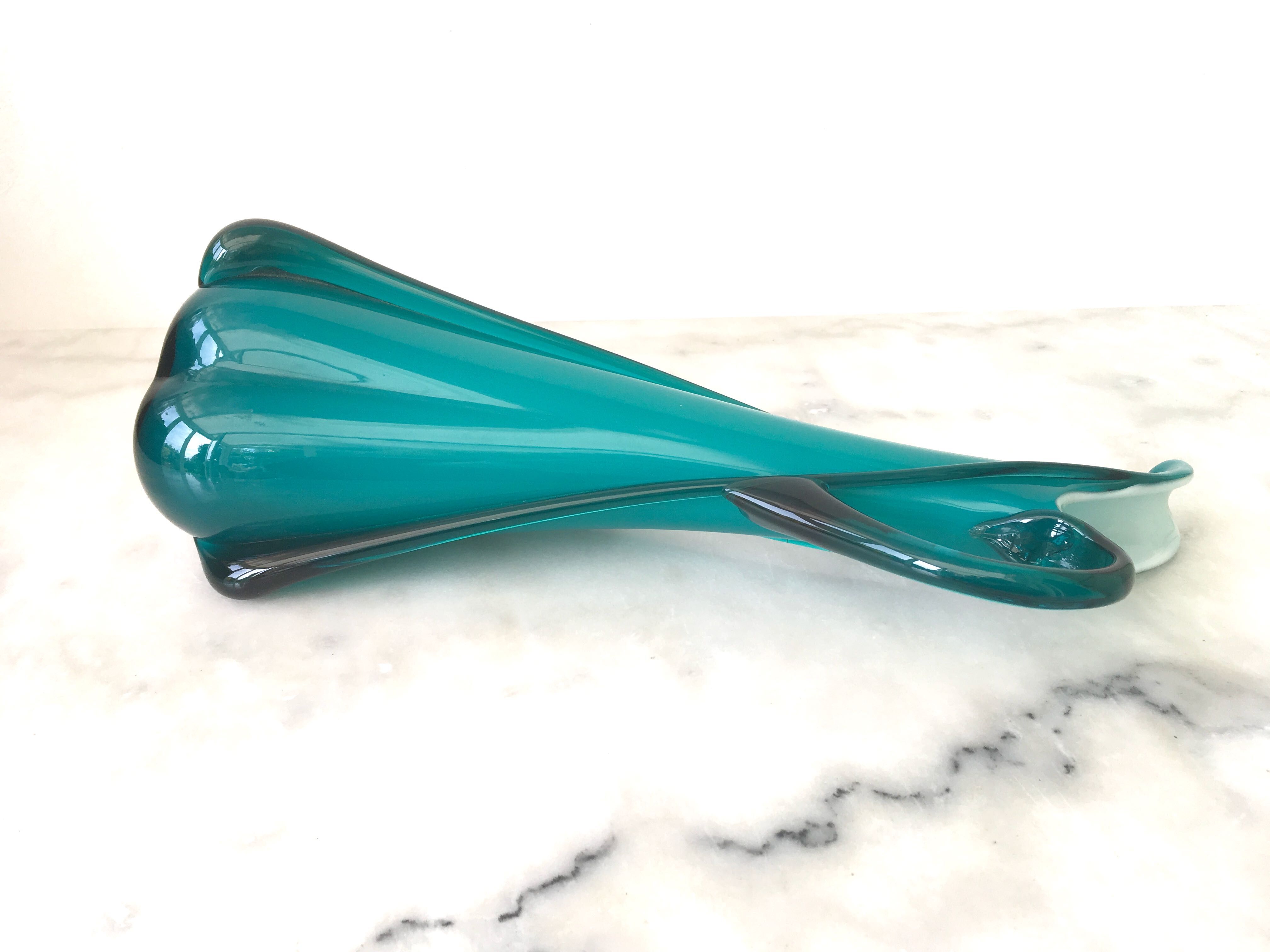 Vase peacock blue peacock blown soufflé