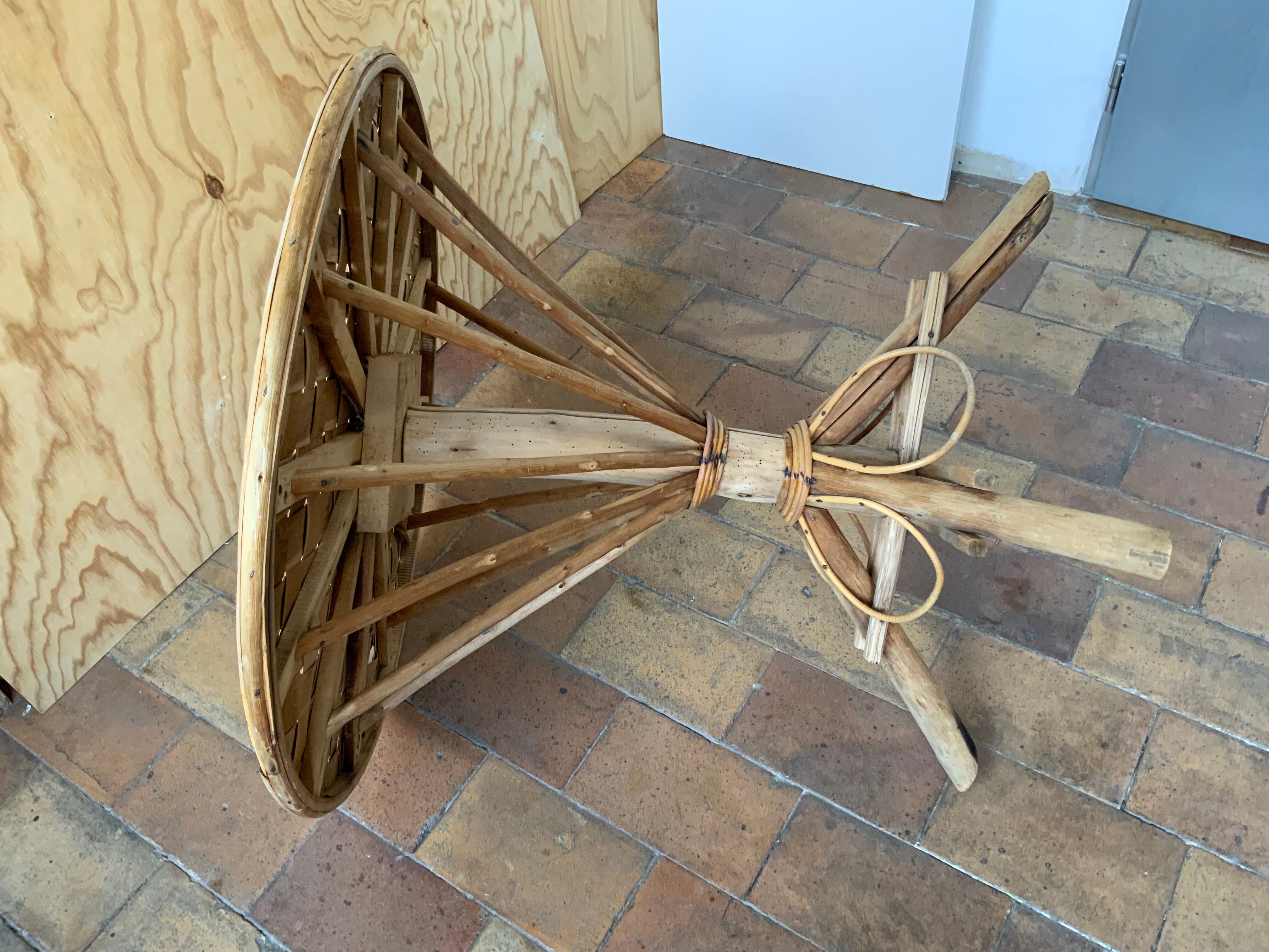 Round table in vintage chestnut