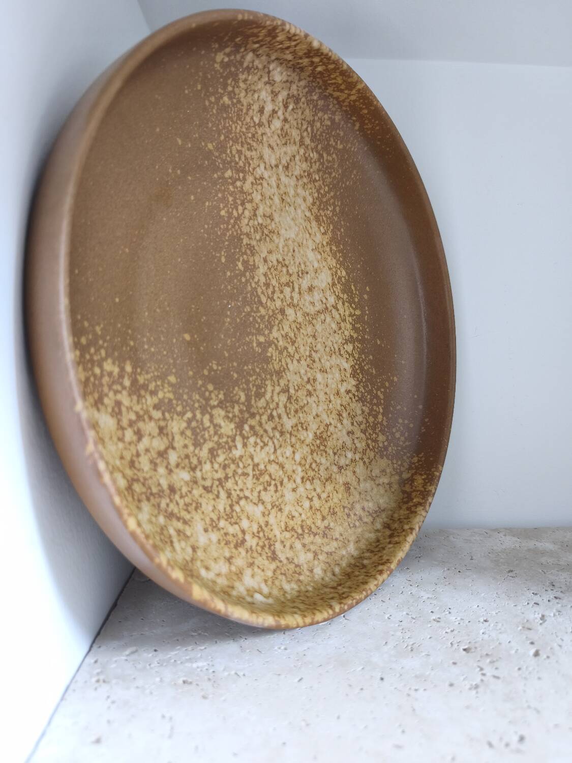 Stoneware presentation plate