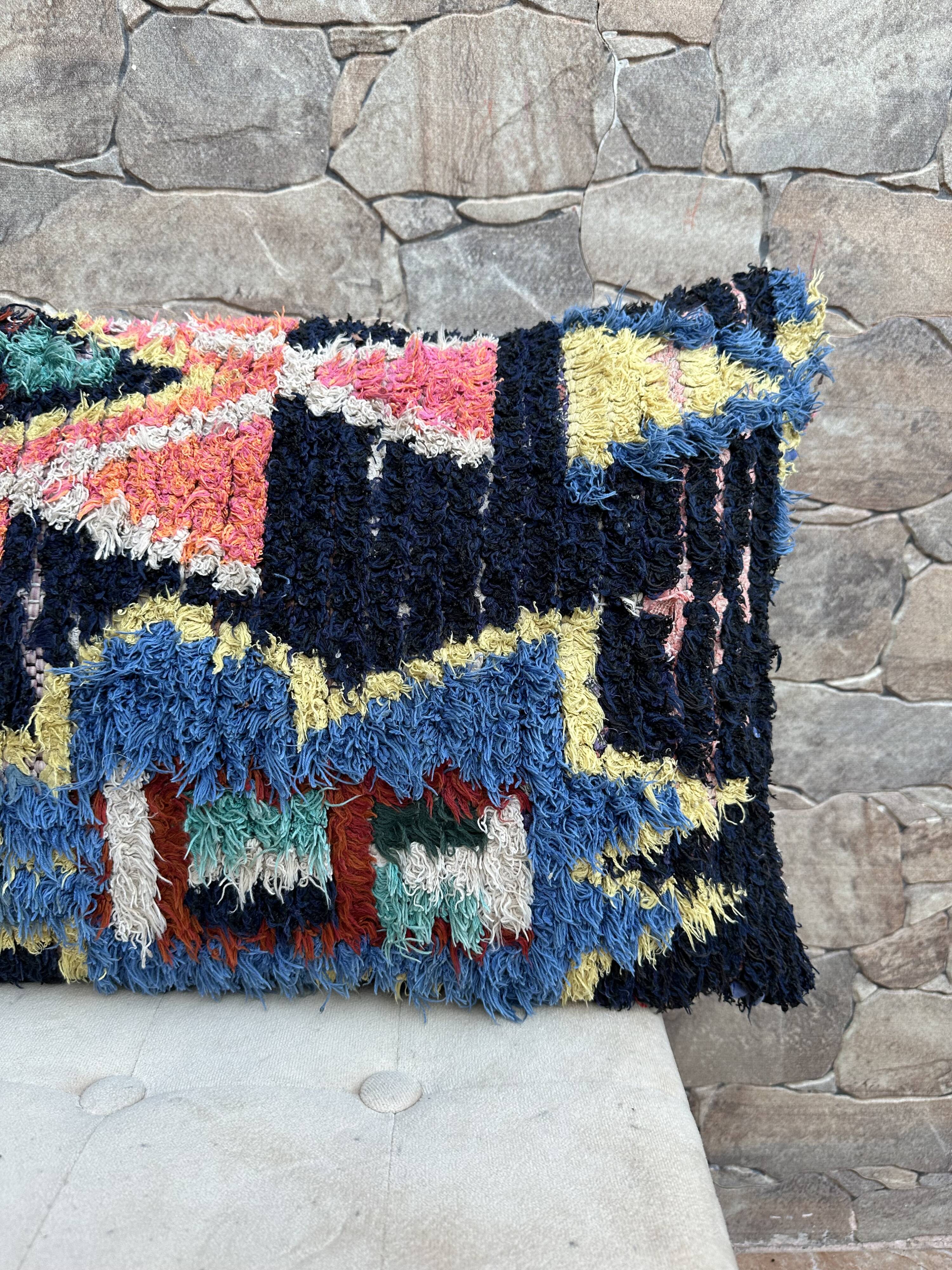 Magnifique coussin Kilim berbère vintage du Maroc