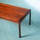 Table basse scandinave vintage rénovée, table moderne du milieu du siècle.