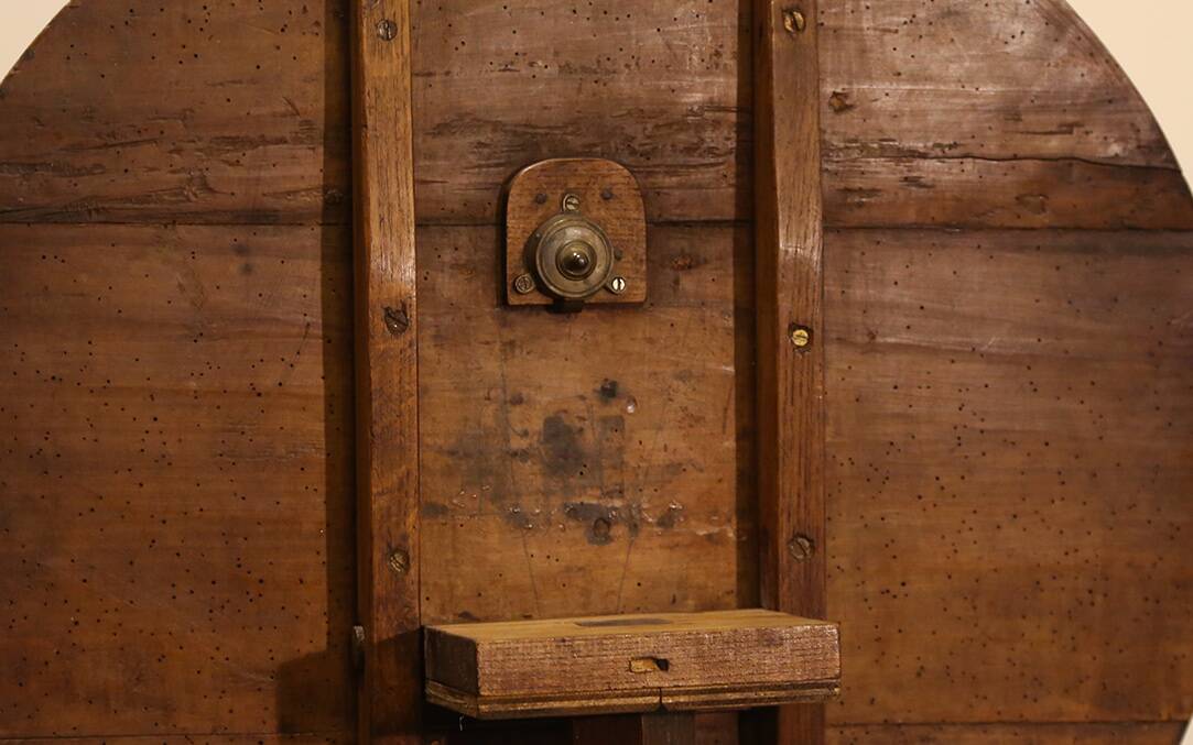 Guéridon tripode Directoire Plateau pliable, XVIIIe
